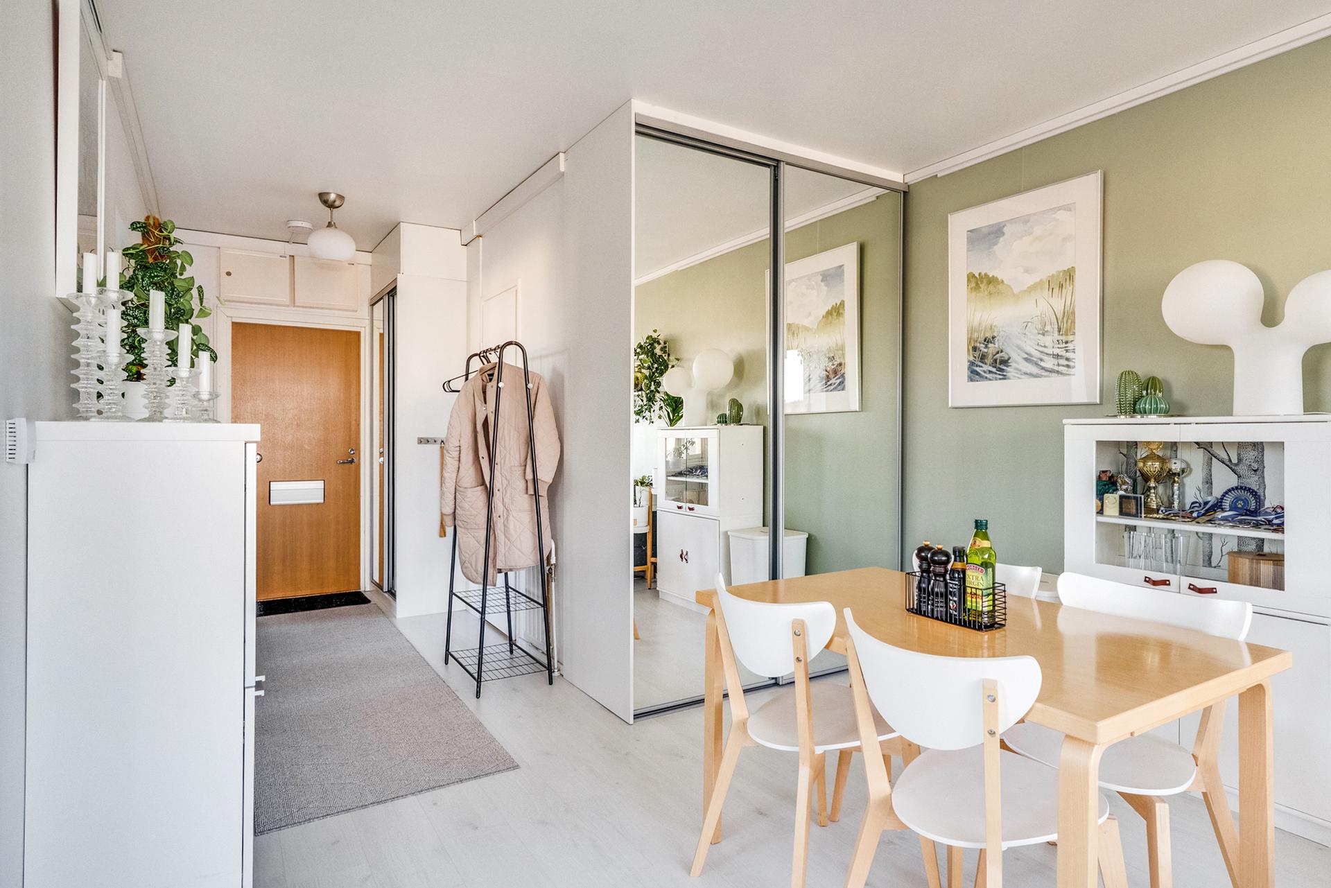 Olohuoneen liukuovikaapistot