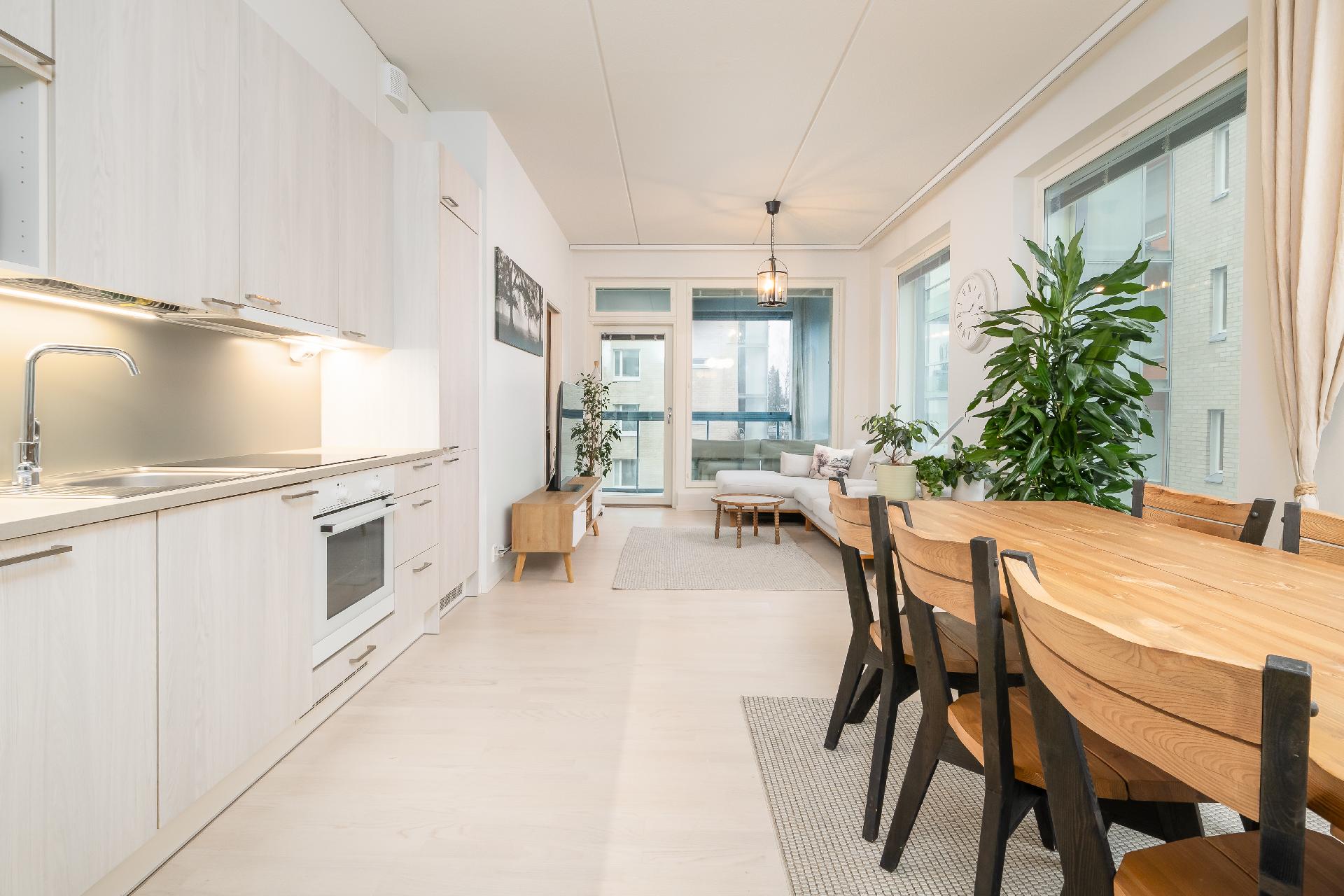 Paljon luonnonvaloa ja avaruutta