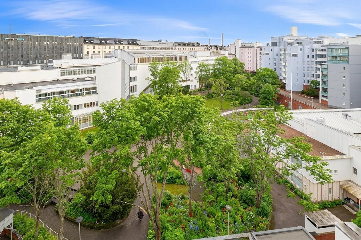 Näkymää alakerran parvekkeelta