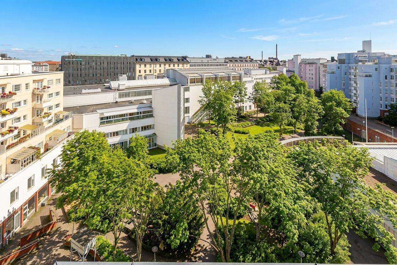 Näkymää yläkerran parvekkeelta
