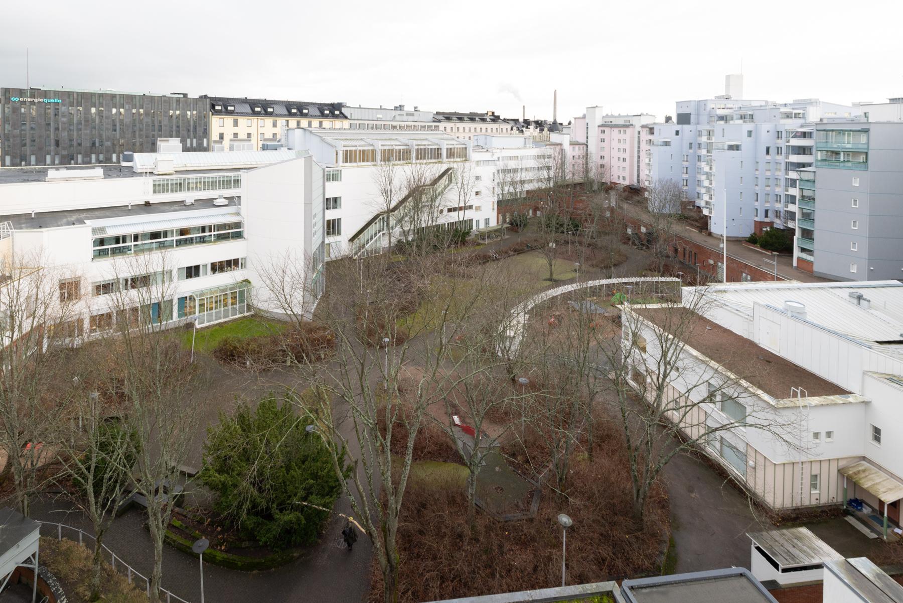 Näkymää alakerran parvekkeelta