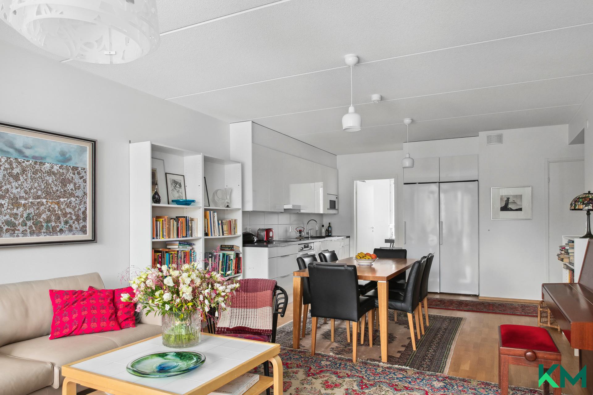 Näkymä parvekkeen suunnalta.