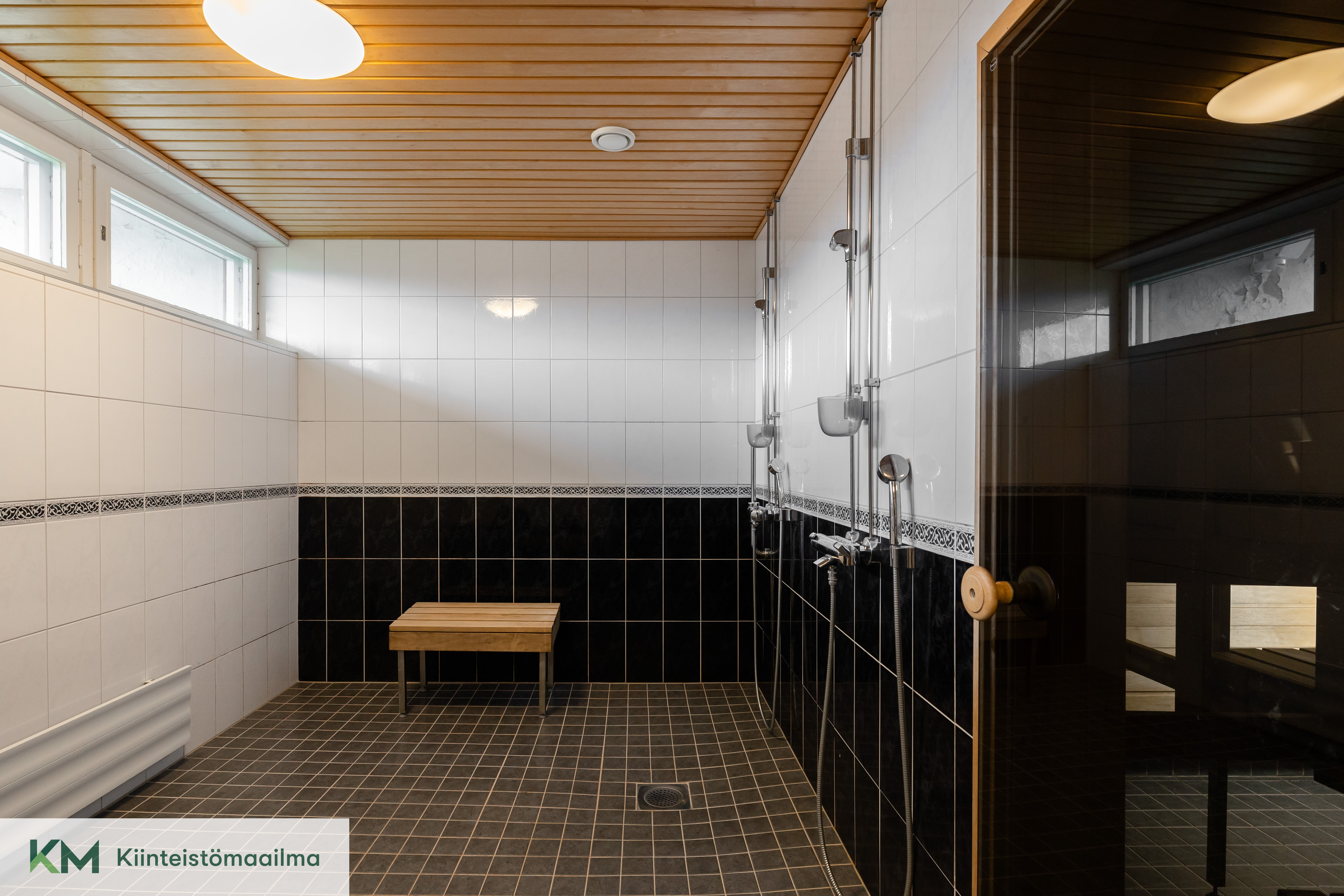 Taloyhtiön pesuhuonetta