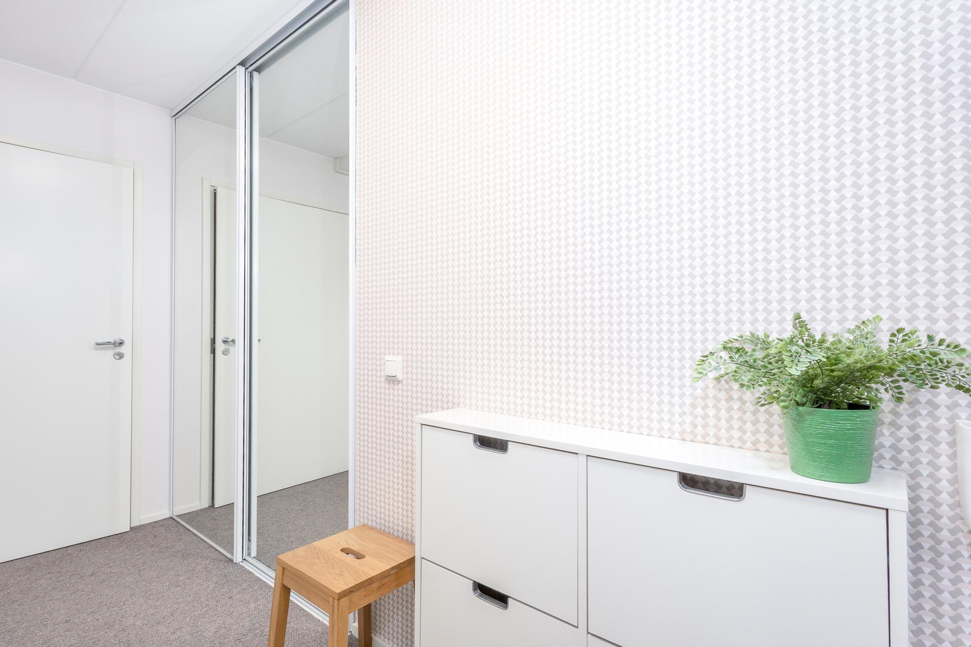 eteisessä vaatekaapisto