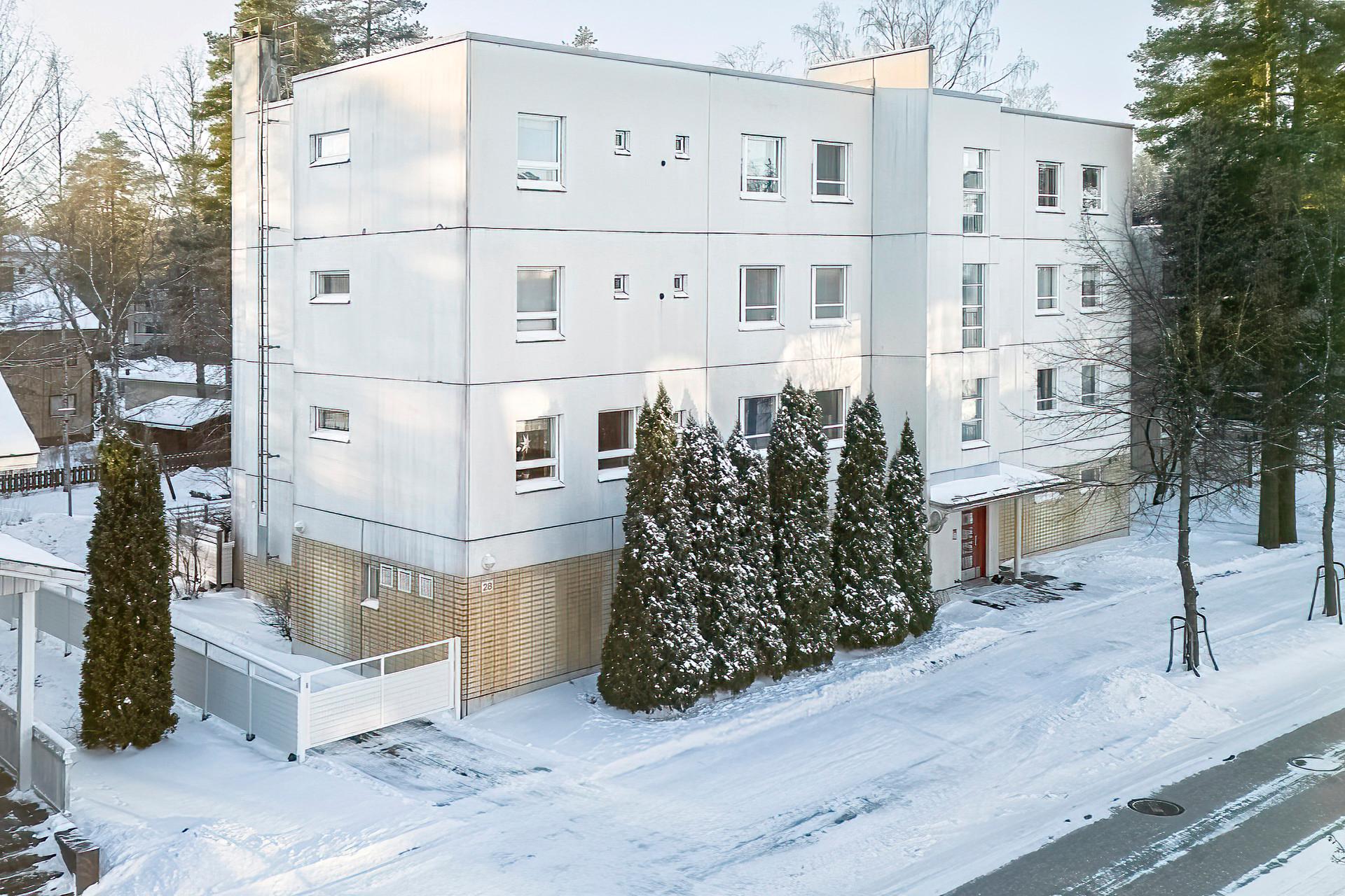 julkisivu kadun puolelta