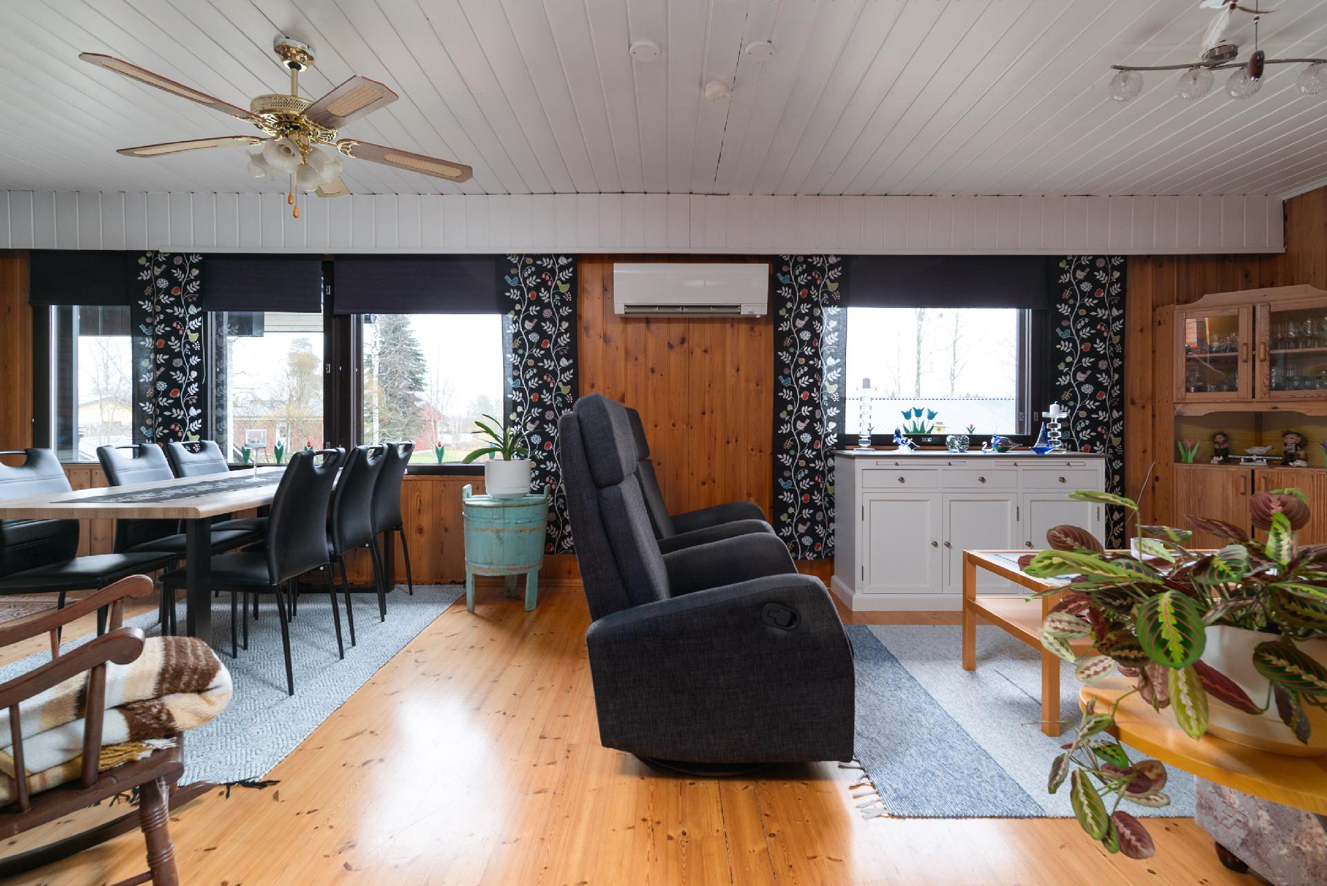 näkymä olohuoneeseen