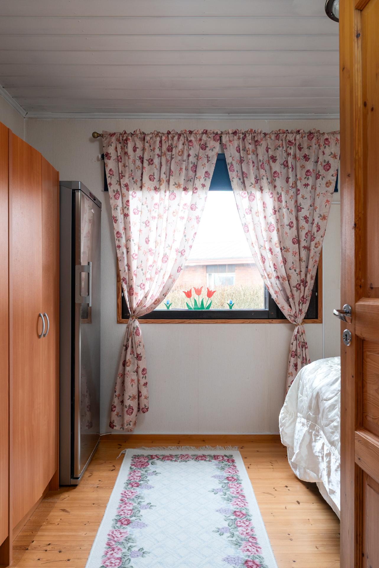 makuuhuoneessa kaapistot