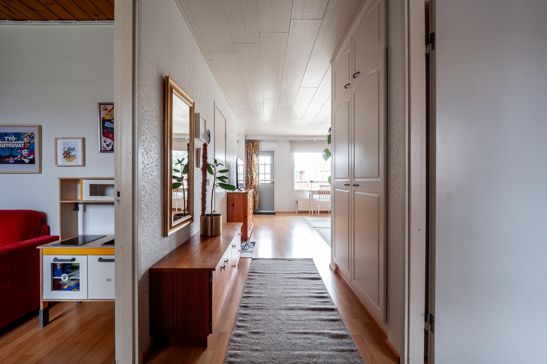 Raparperikuja 6, Oulunsalo, Oulu