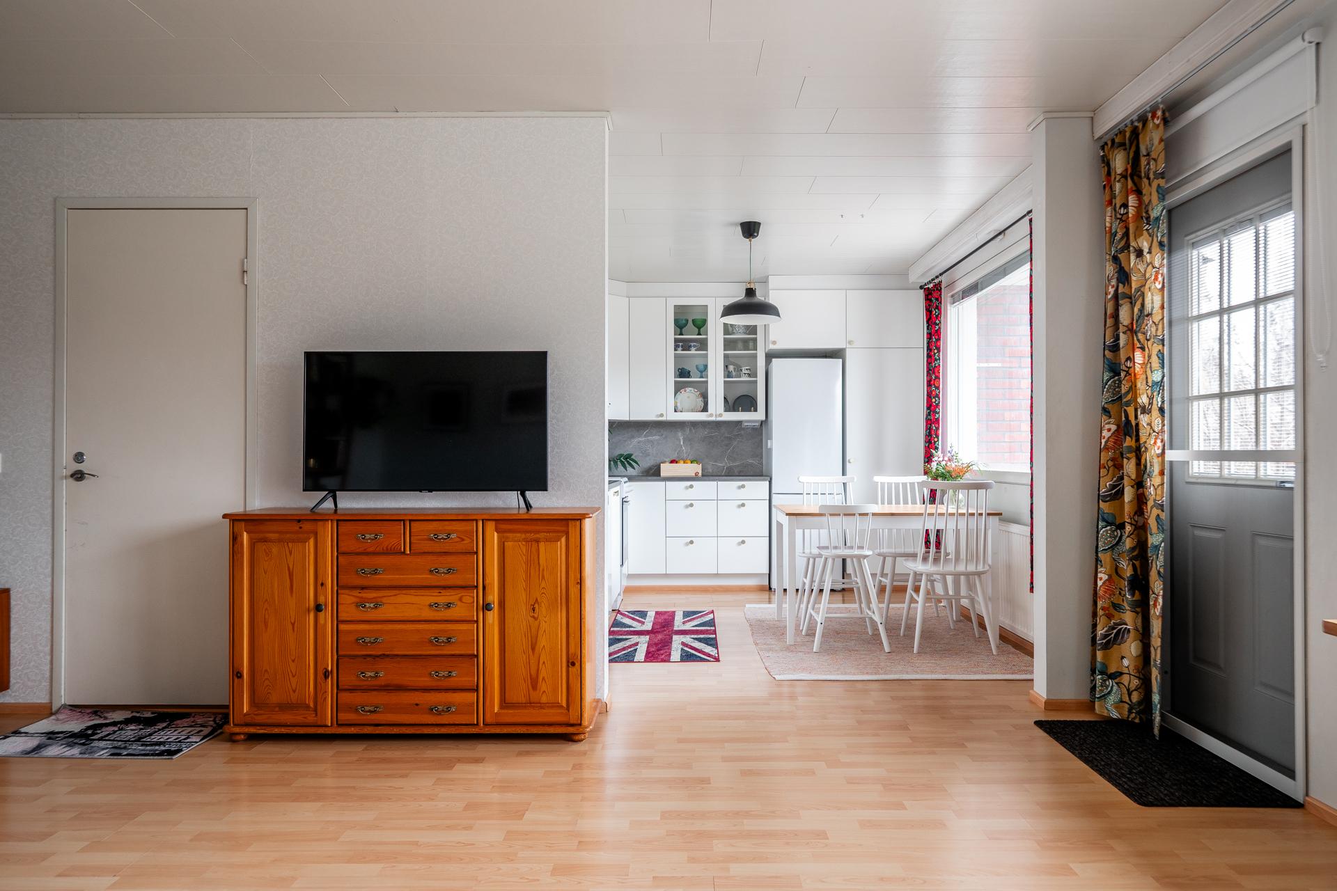 Raparperikuja 6, Oulunsalo, Oulu