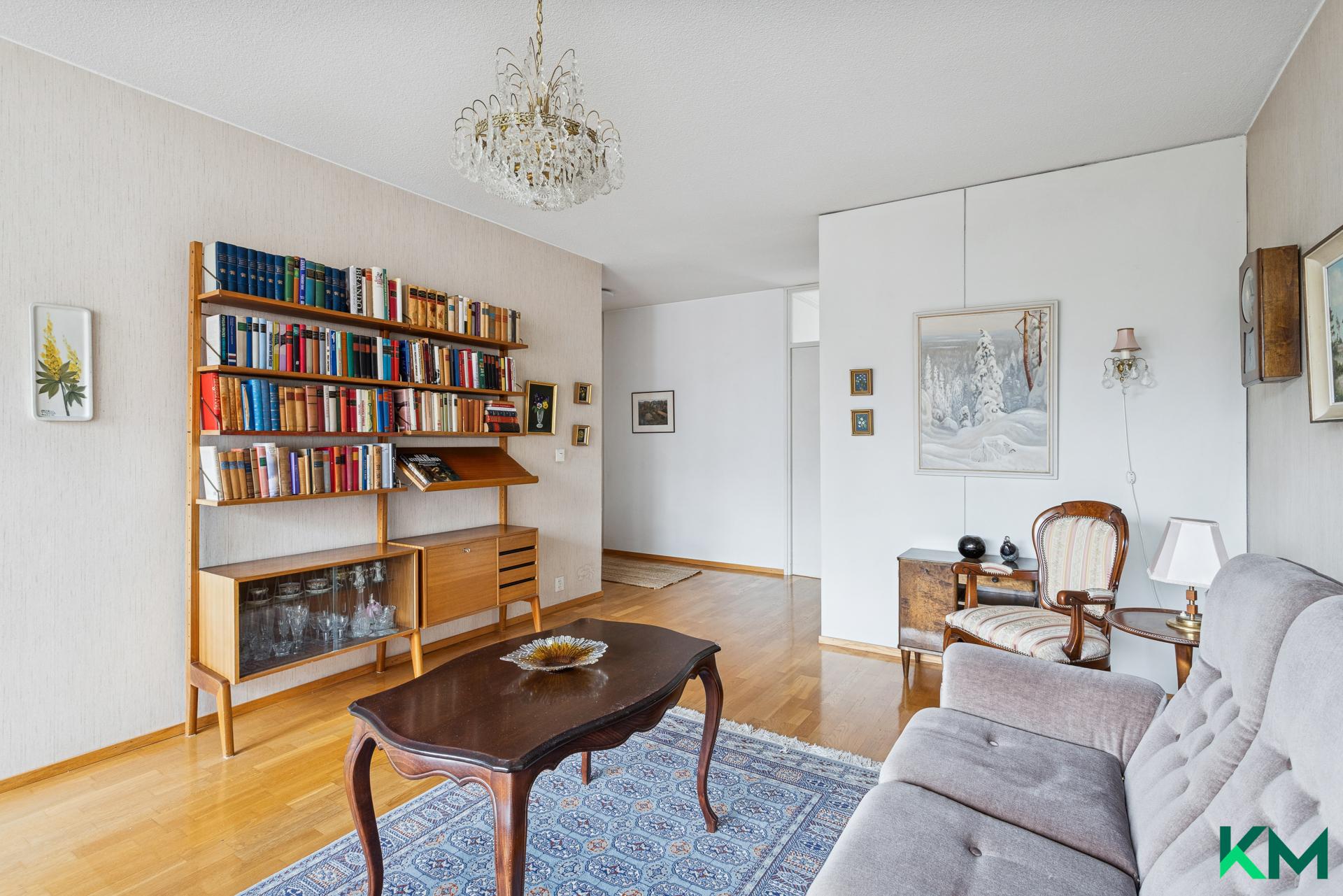 Olohuone parvekkeen suunnalta