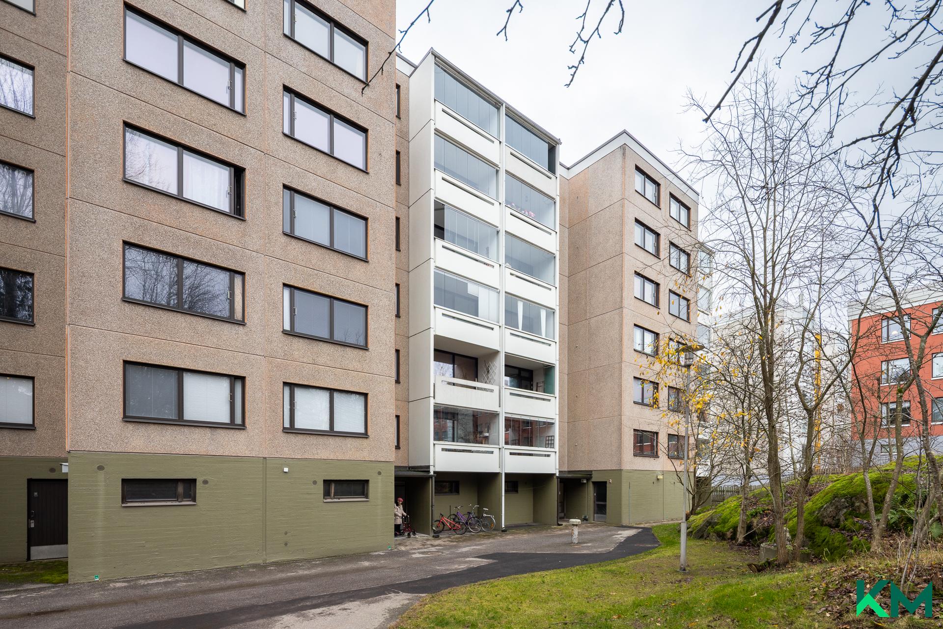 Maria Jotunin tie 14 pihan puolelta