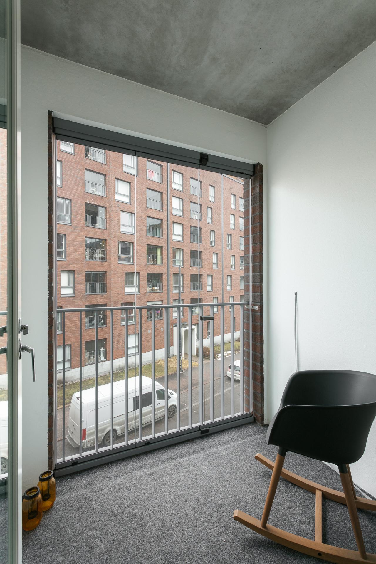 Lasitettu suojaisa parveke