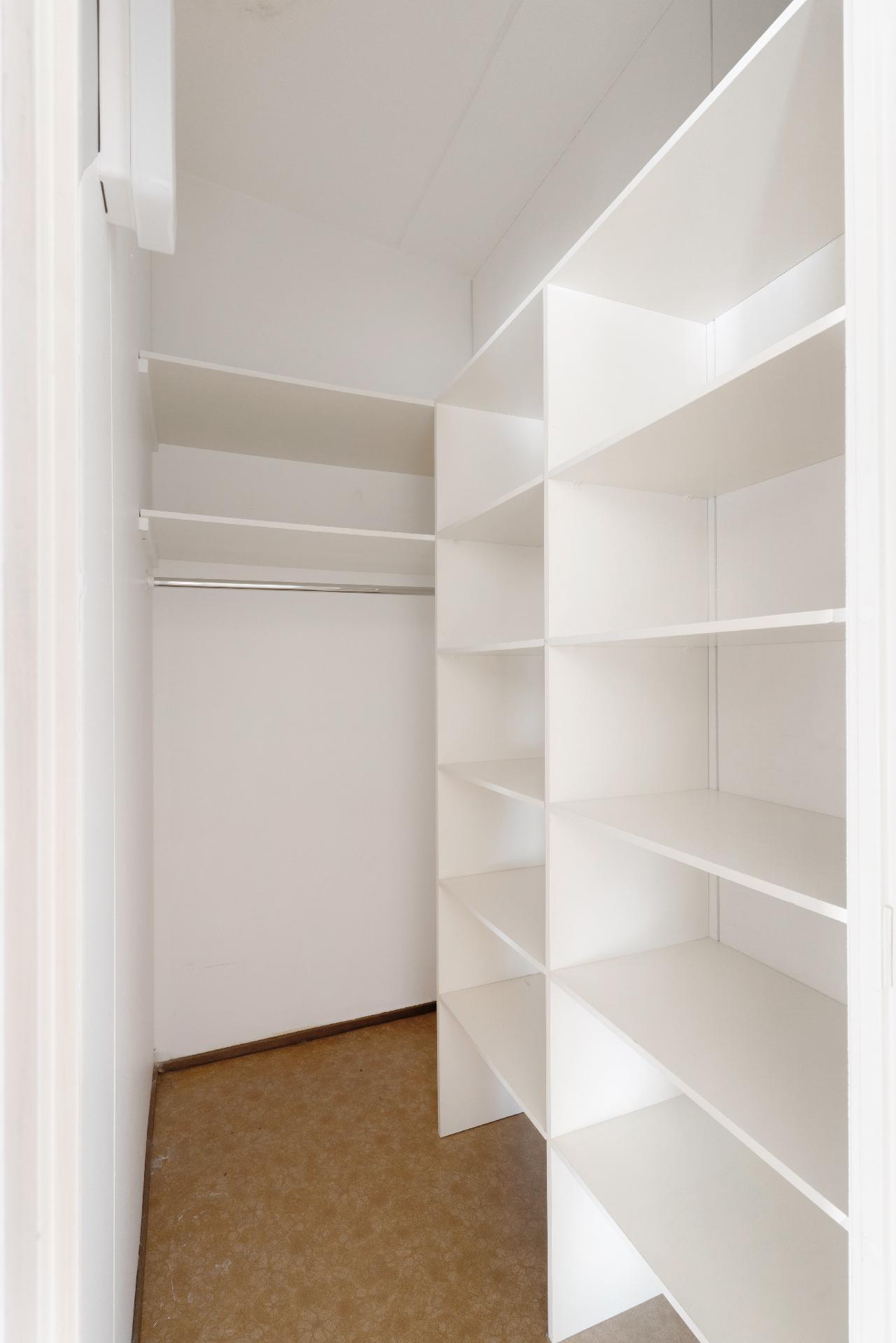 Vaastehuone on wc:n vieressä.