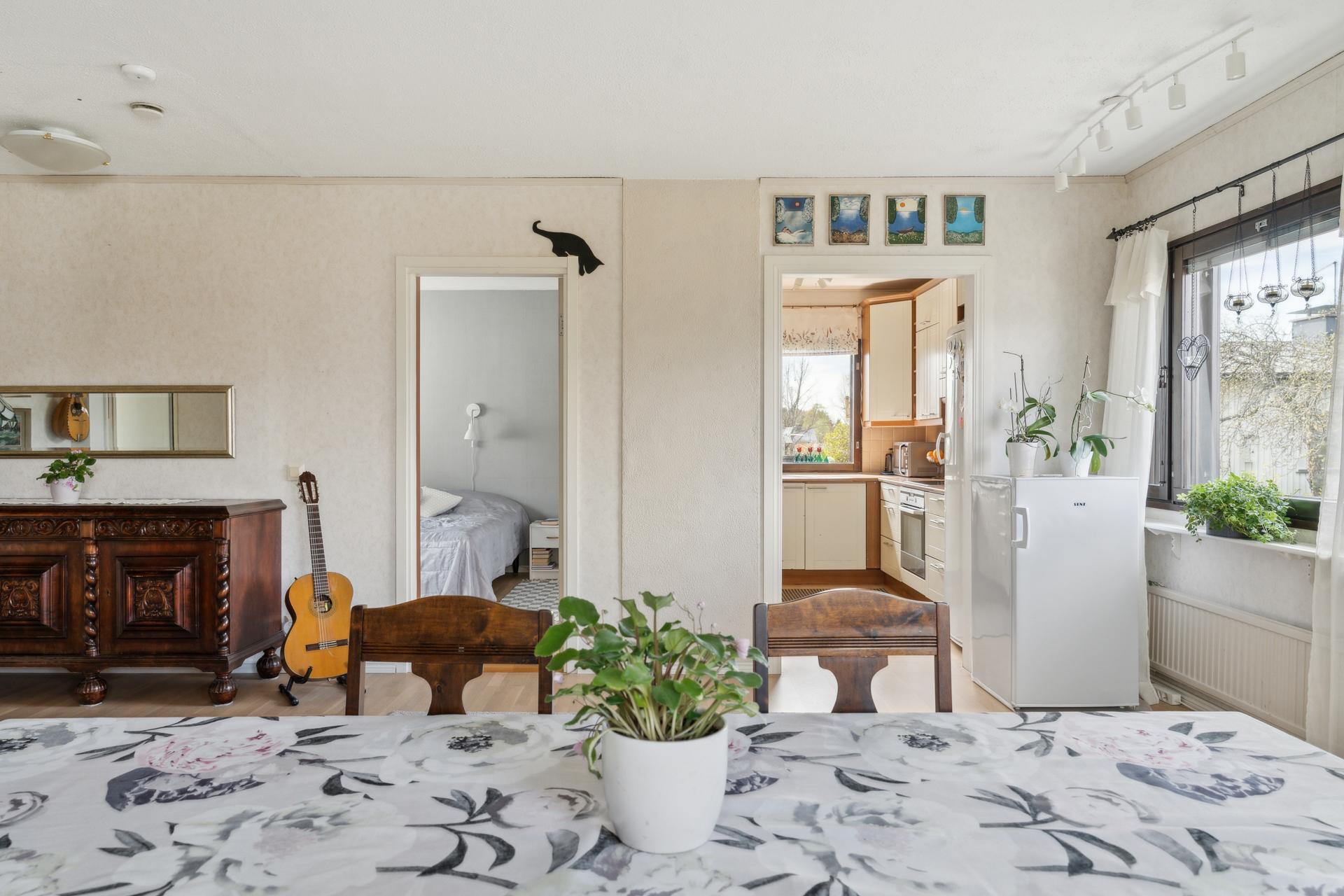 Sateenkaarentie 10, Suutarila, Helsinki