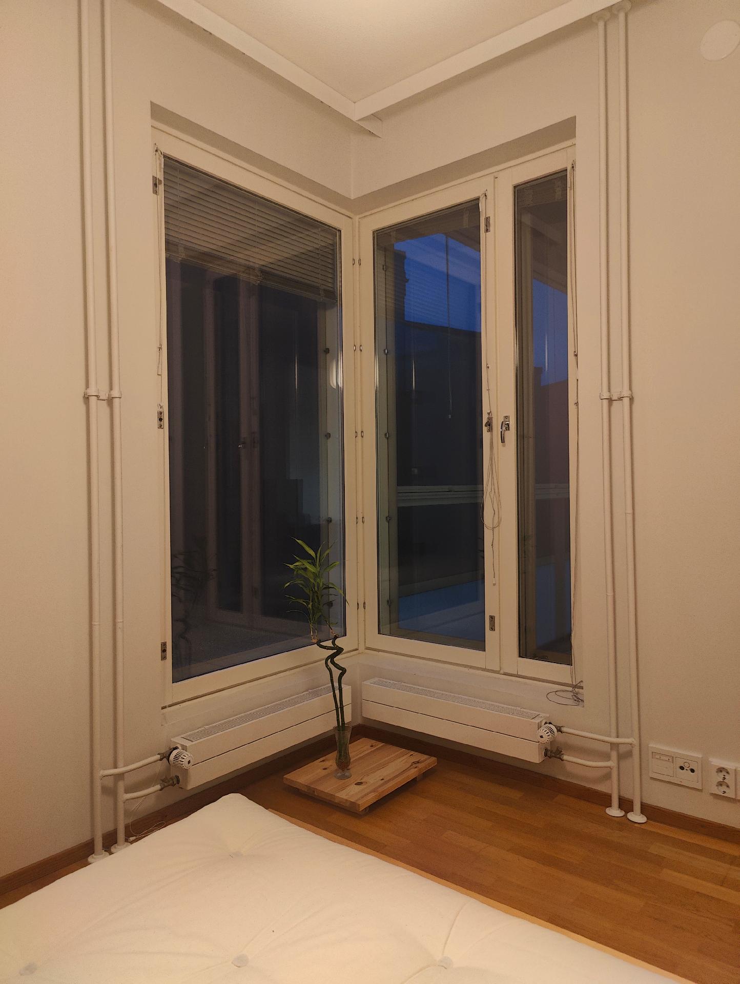 makuuhuoneen kulmaikkuna