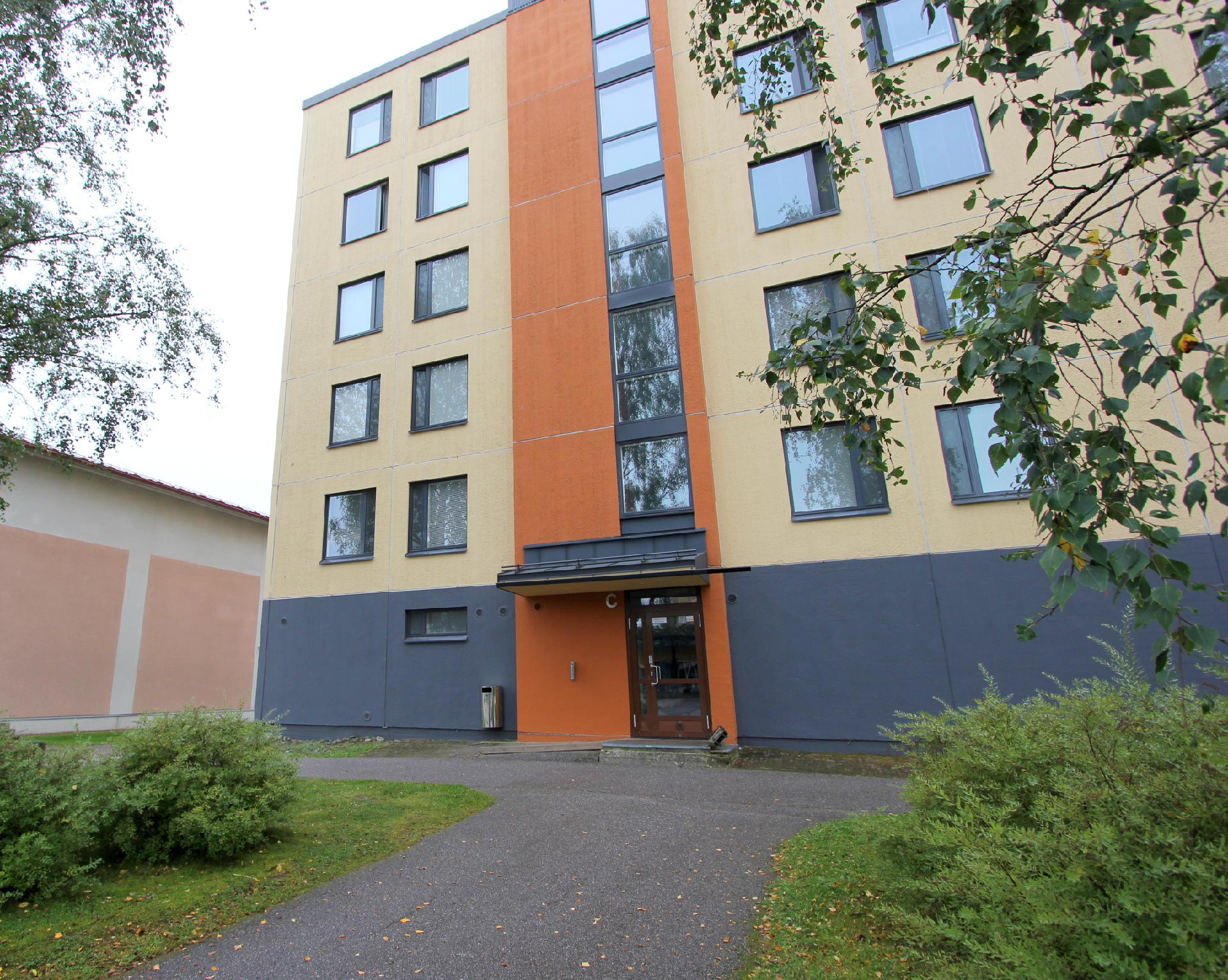 Sisäänkäynti rappuun