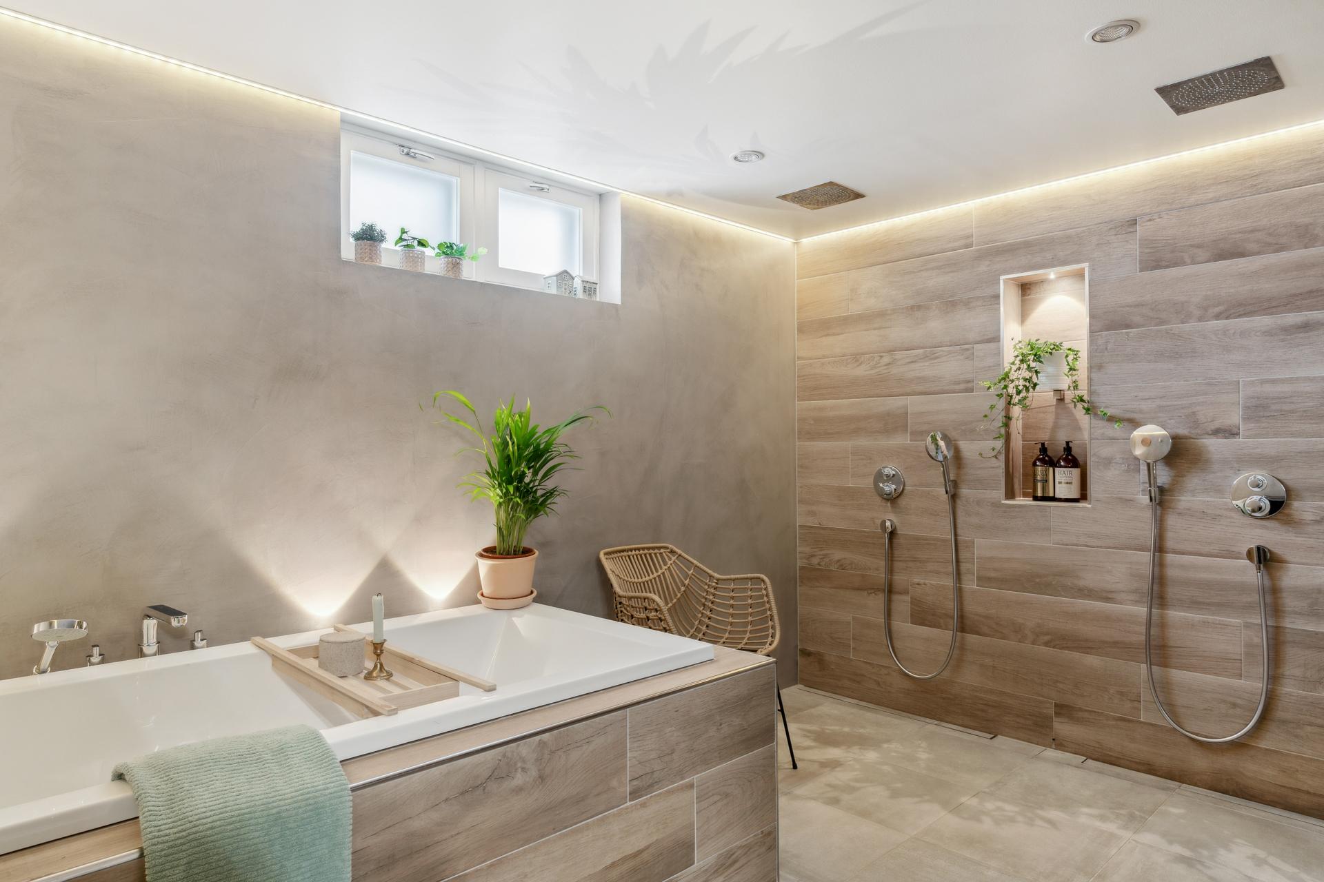 Kaksi sadesuihkua ja iso amme