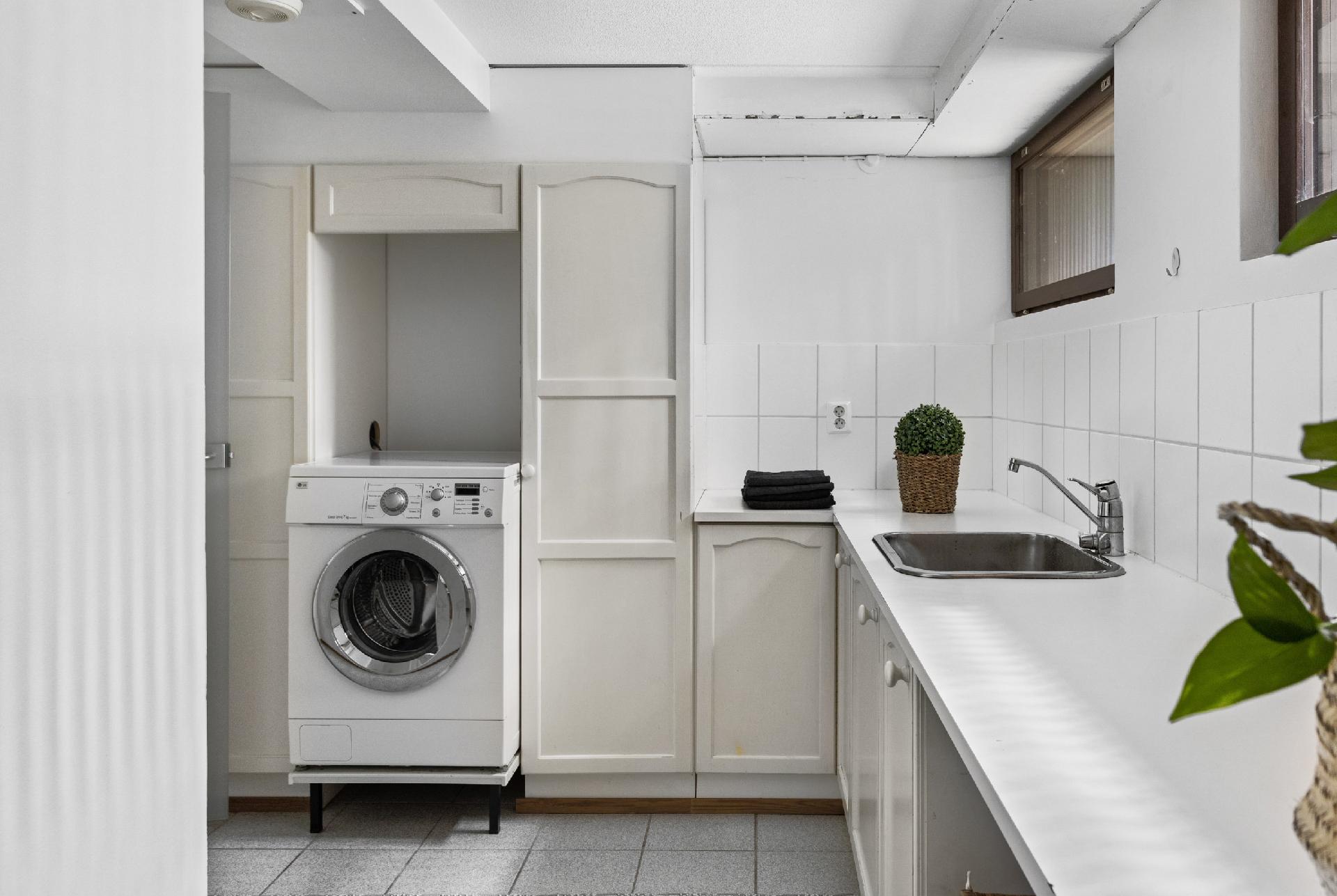 Iso kodinhoitohuone helpottaa arkea