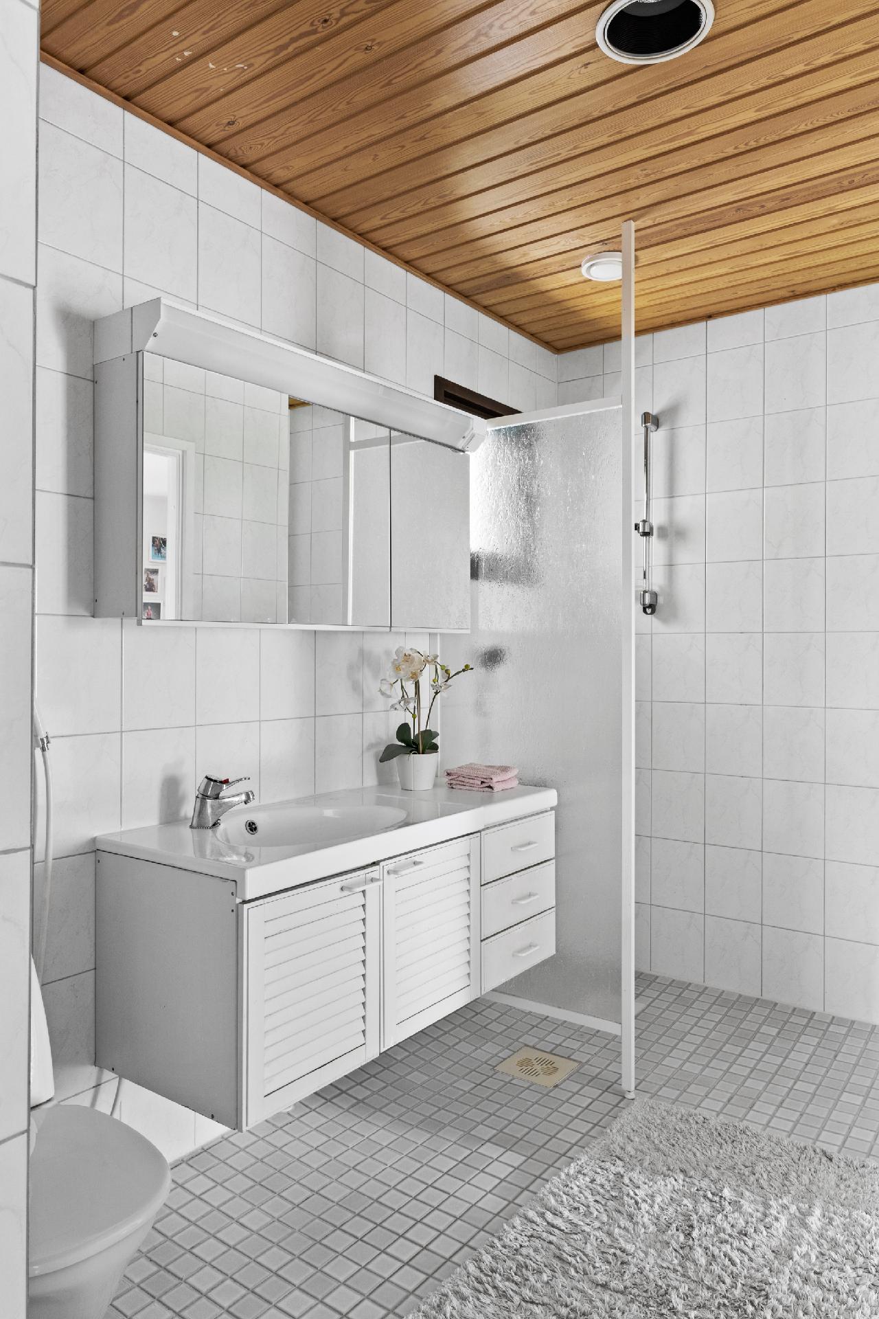 Päärynäpolku 5, Kavallinmäki, Espoo