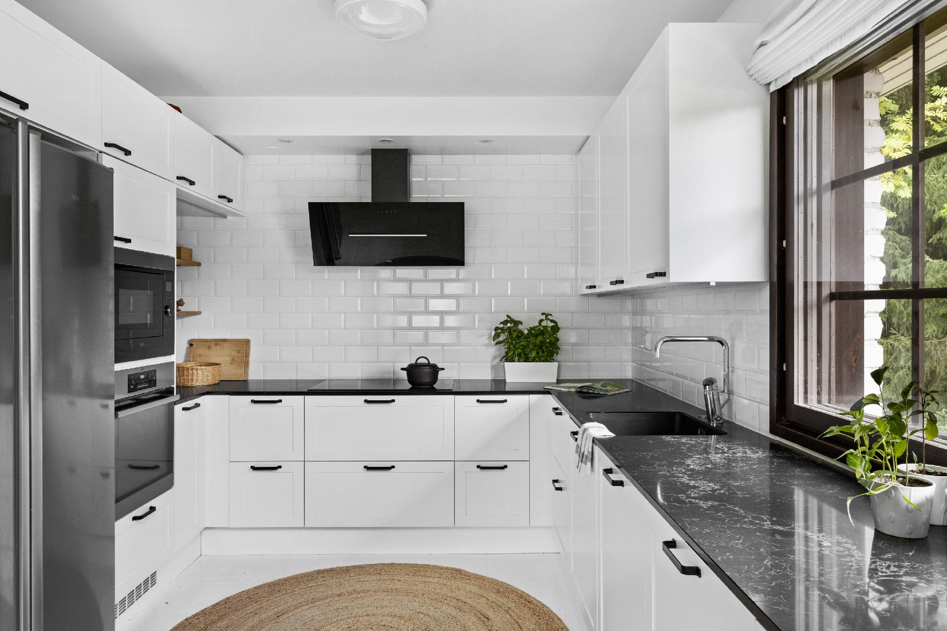 Moderni keittiö kutsuu ruuanlaittoon