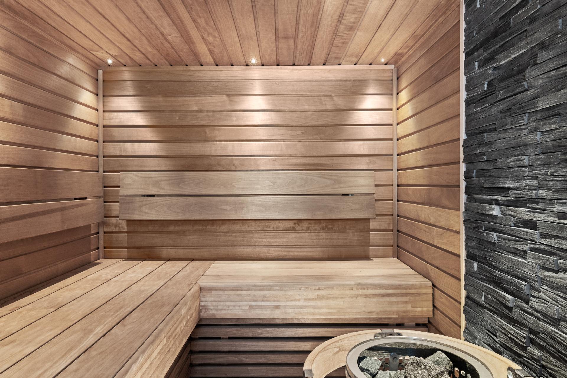 Tyylikäs ja iso sauna