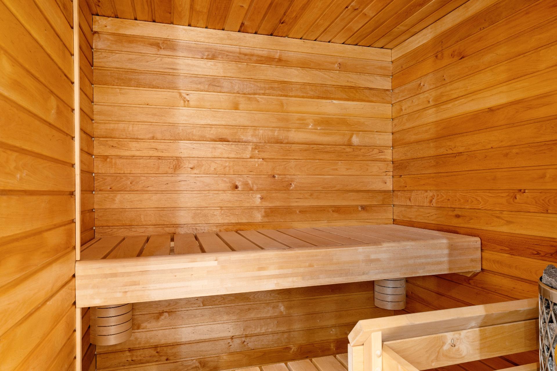 Oma sauna kph 1 yhteydessä!