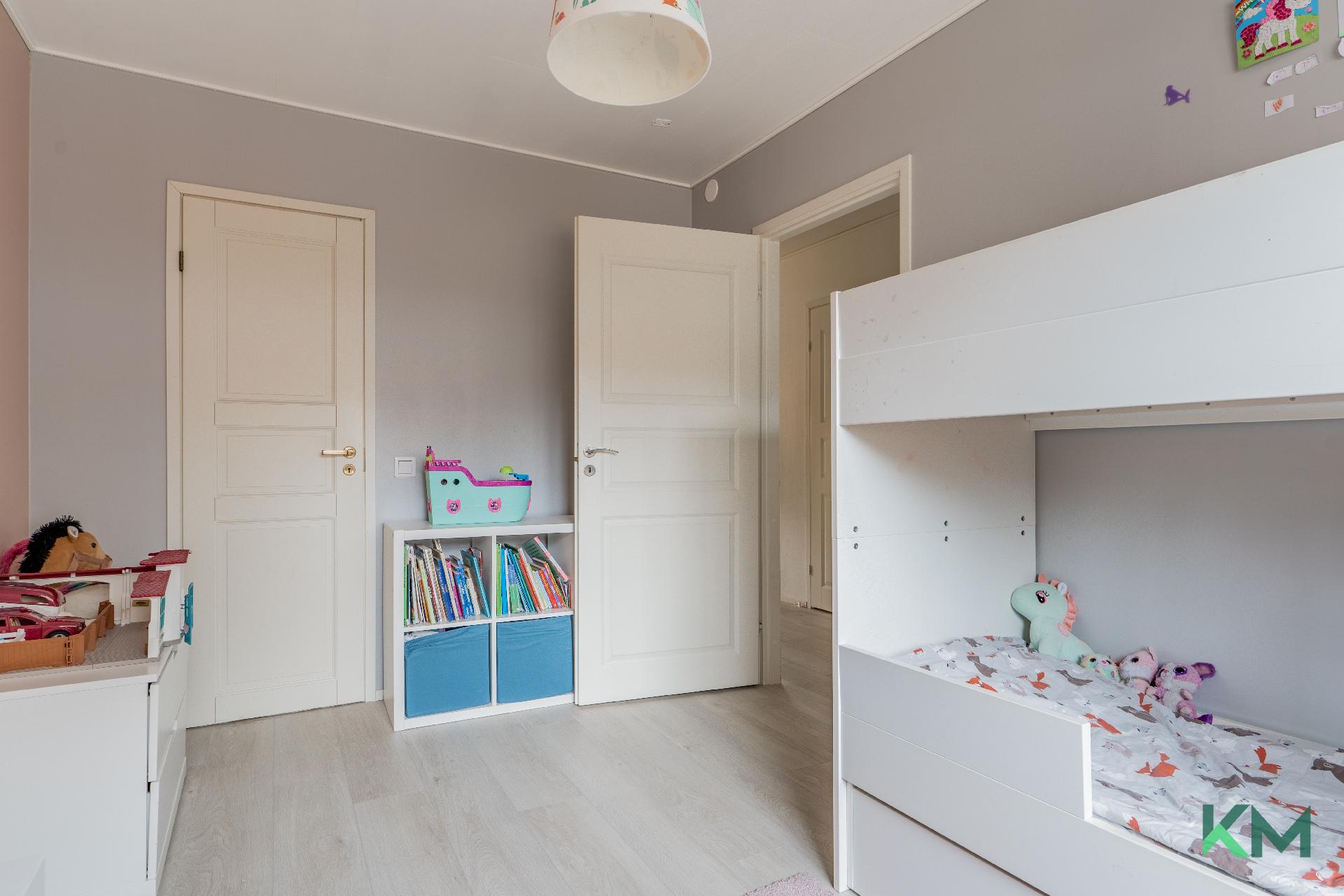 Makuuhuone 2, yläkerta