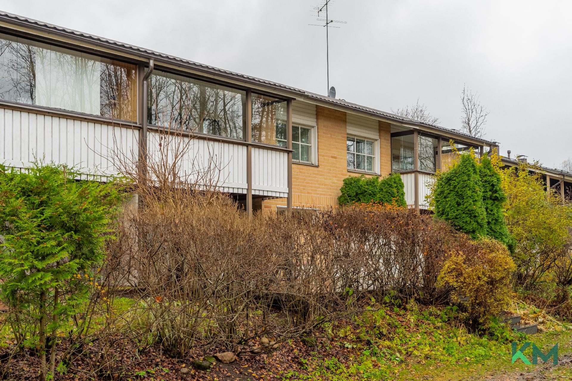 Julkisivu, pihan puoli