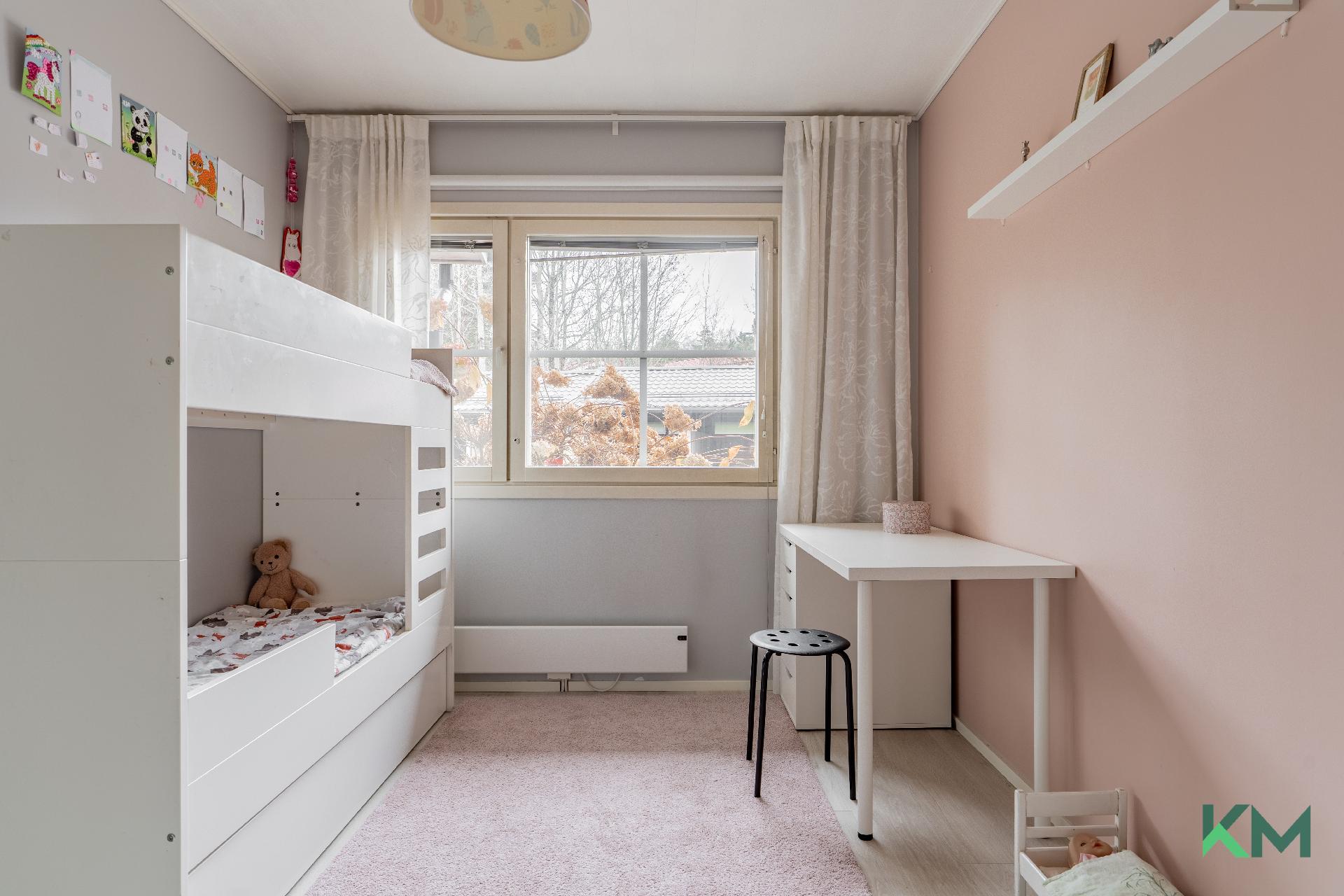 Makuuhuone 2, yläkerta