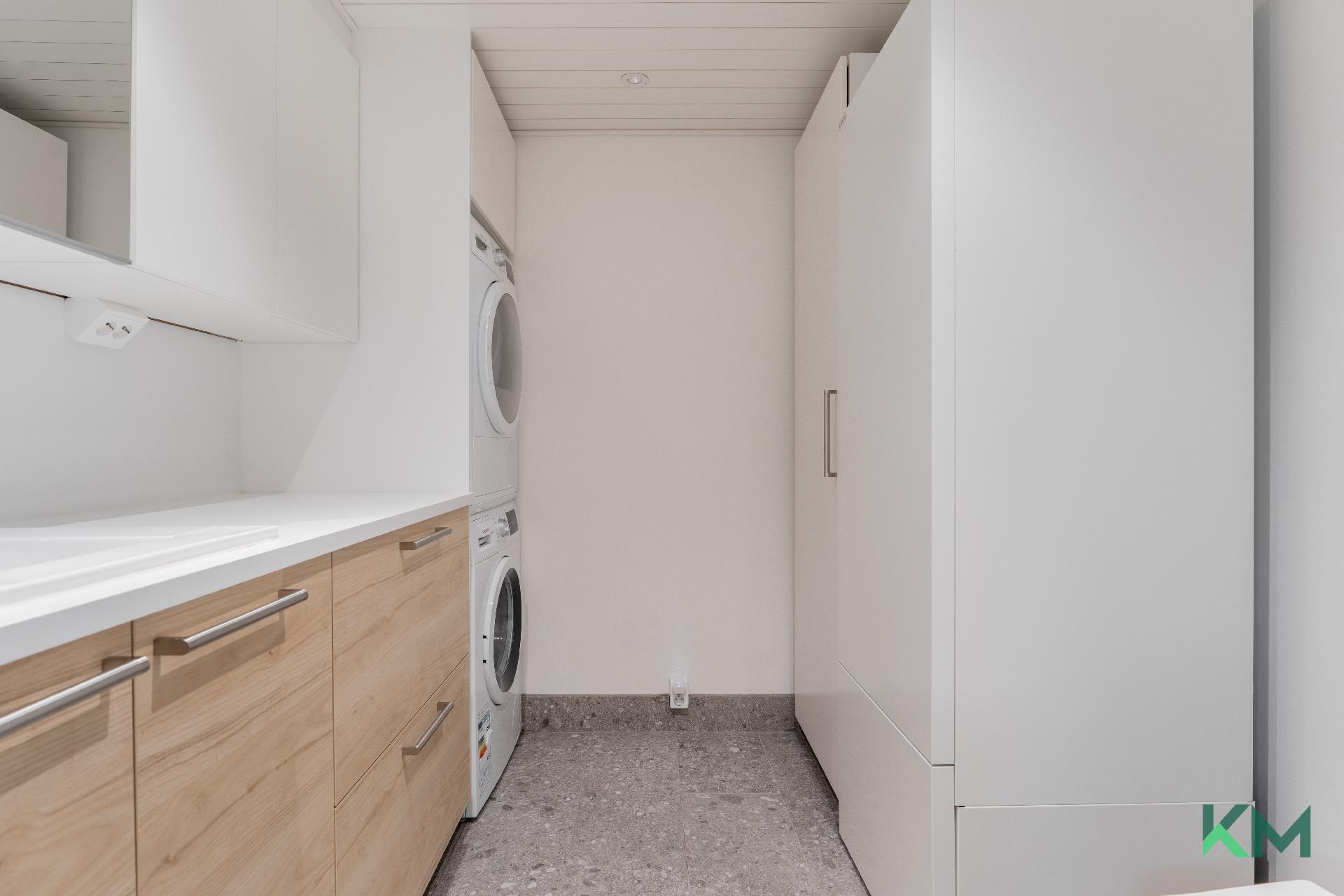 Kodinhoitohuone, alakerta