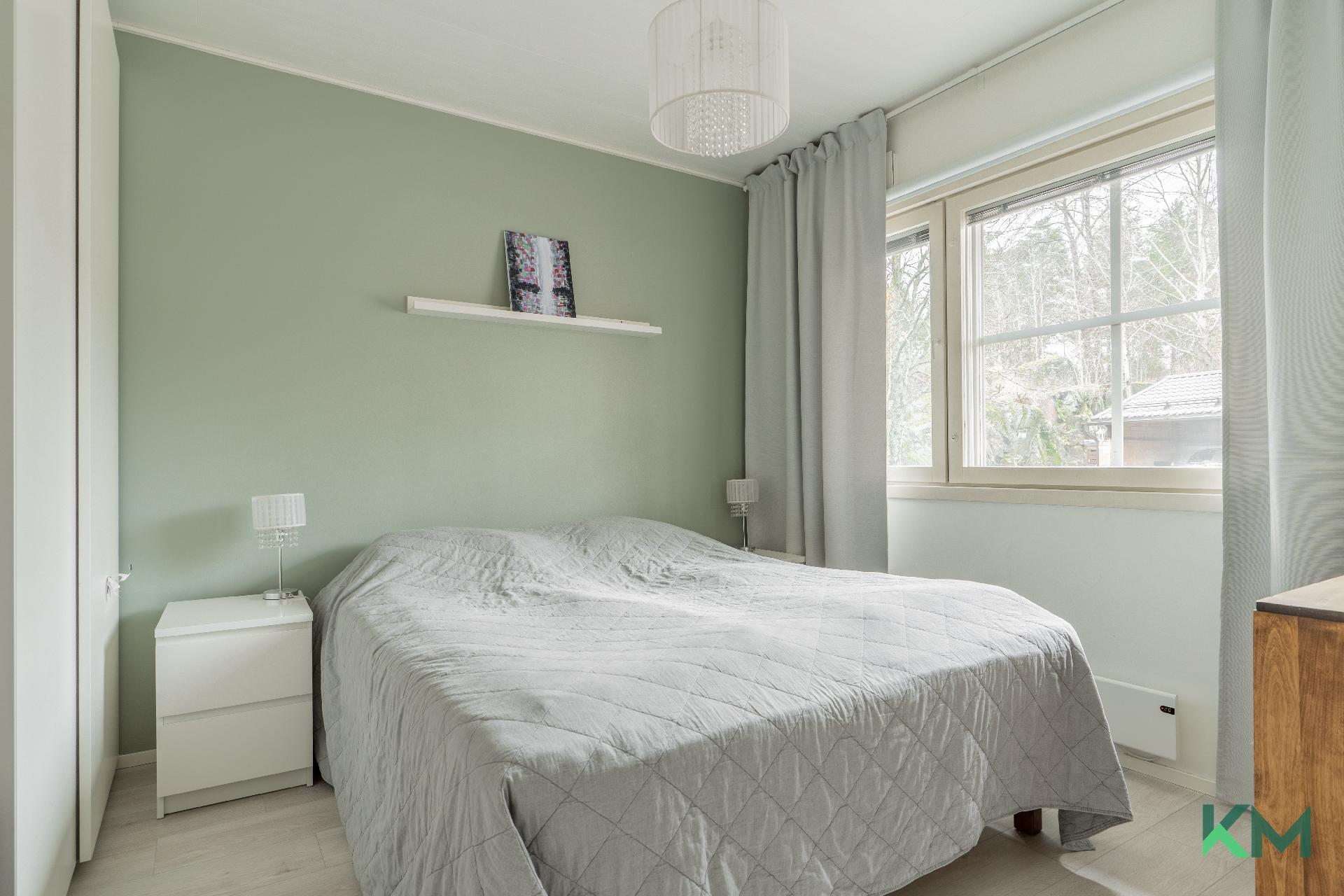 Makuuhuone 1, yläkerta