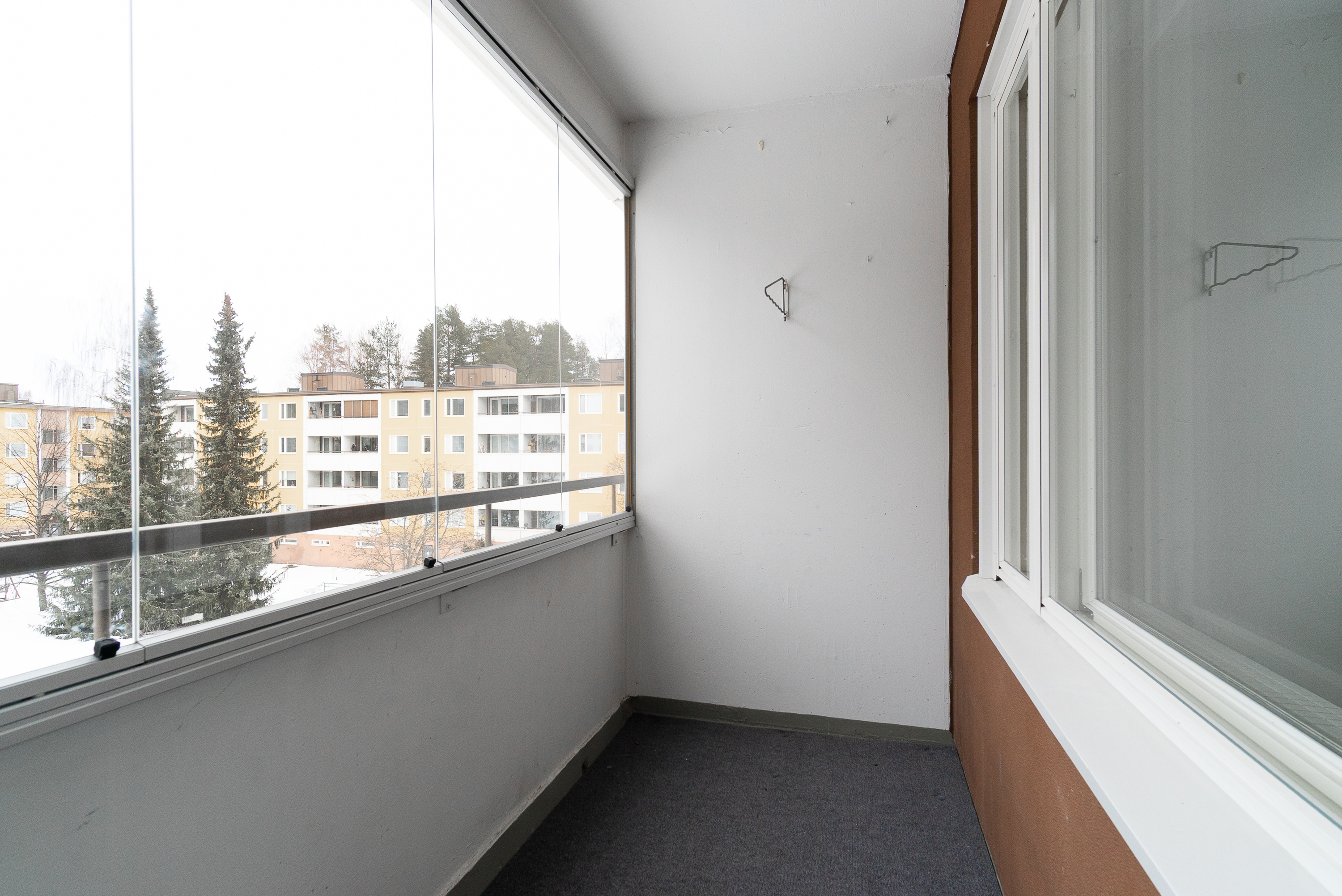 lasitettu parveke sisäpihalle