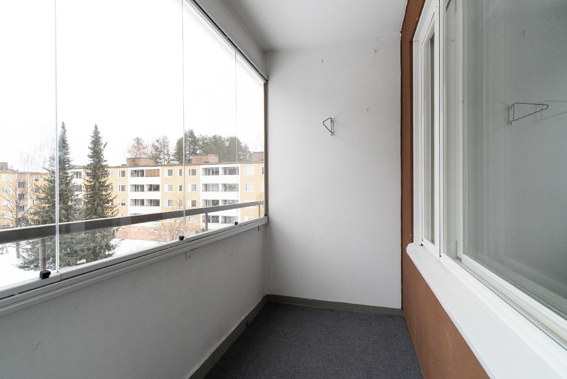 lasitettu parveke sisäpihalle