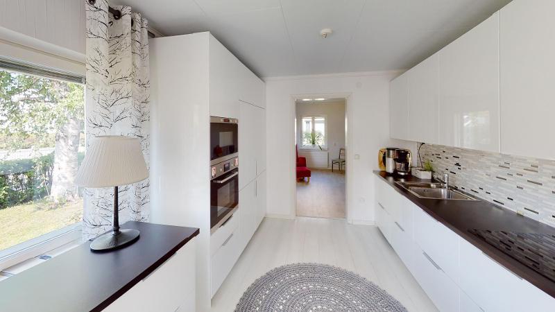 Keittiössä laskutilaa