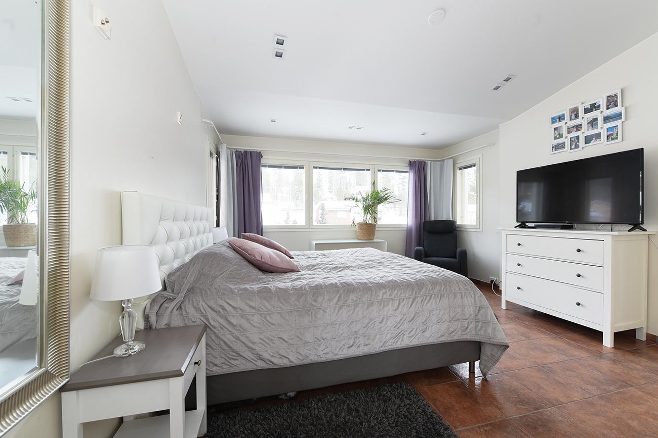 Yläkerran makuuhuone