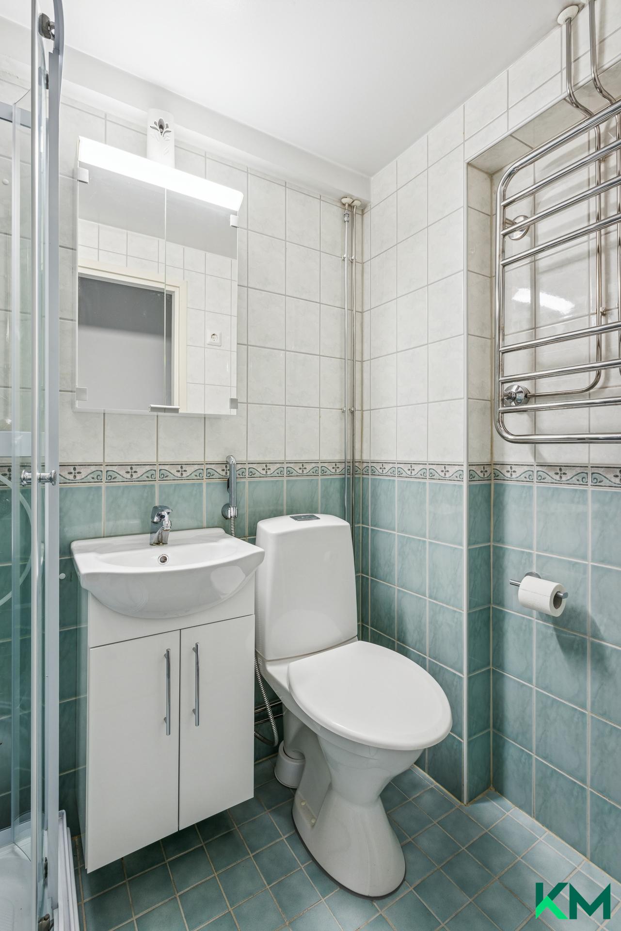 Kylpyhuone on uudistettu taloyhtiön