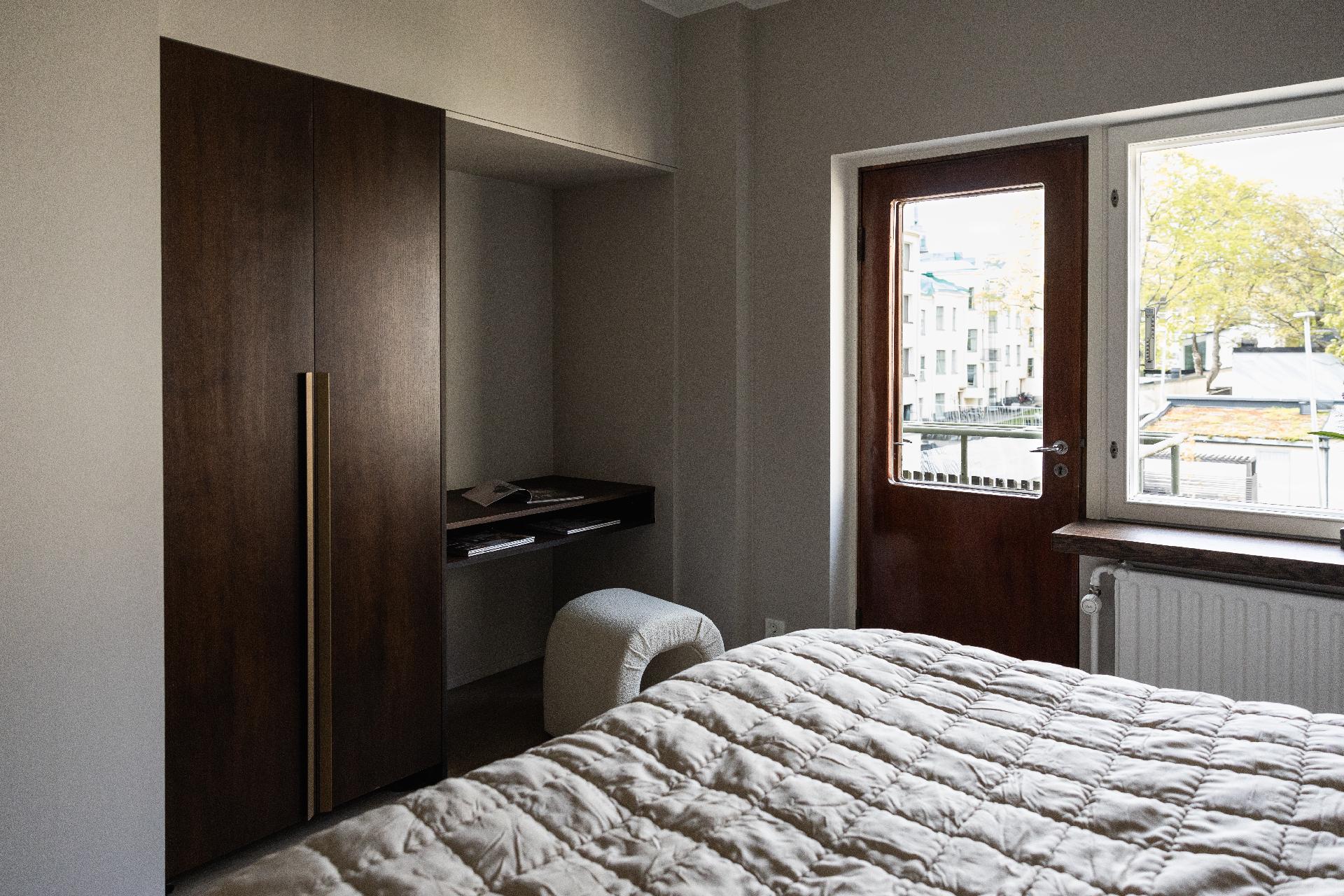 Toinen parvekkeista sisäpihan rauhaan.