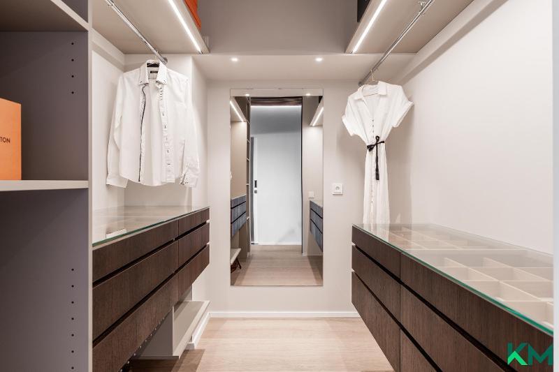 Wau mikä walk-in-vaatehuone!