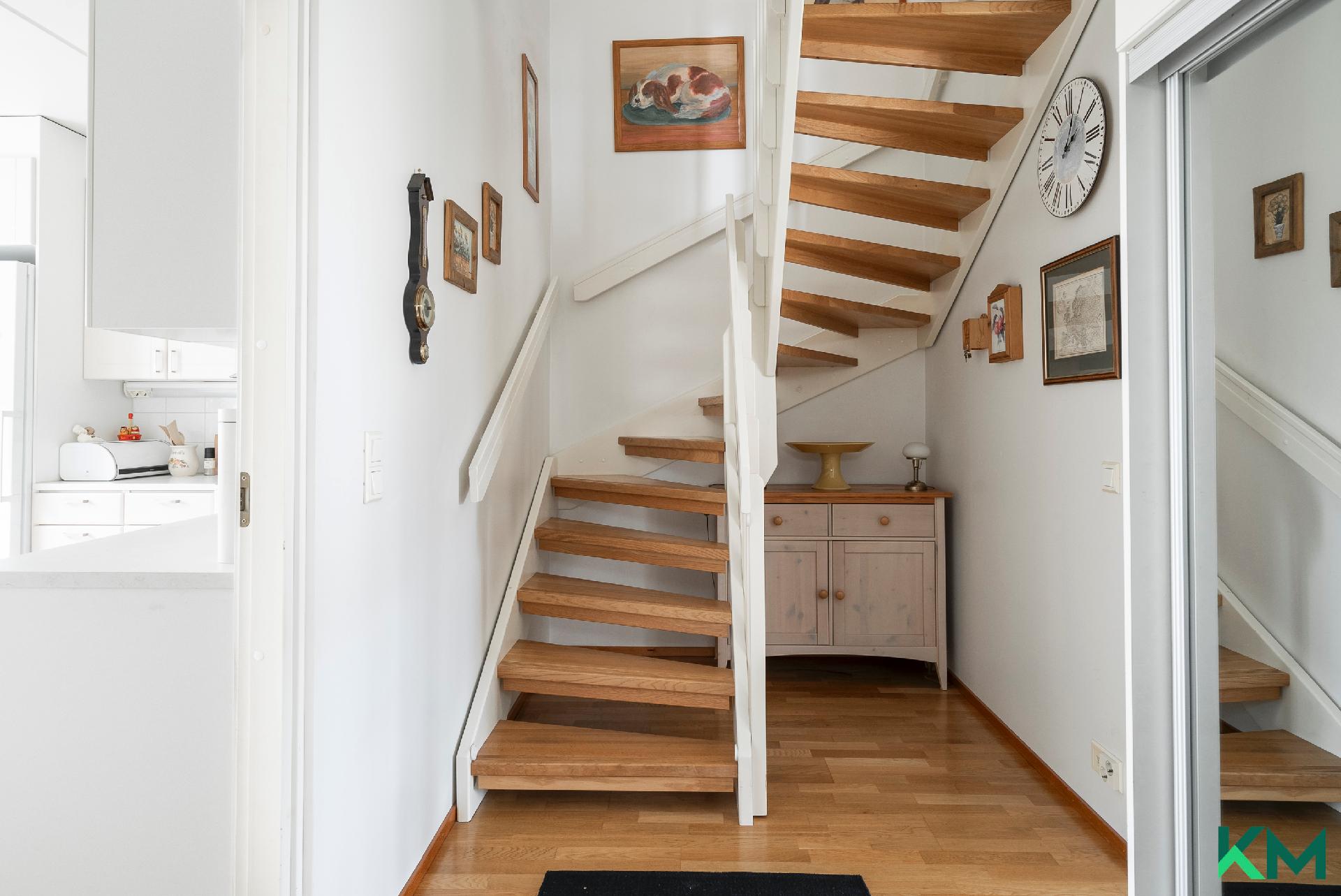 Portaikko yläkertaan