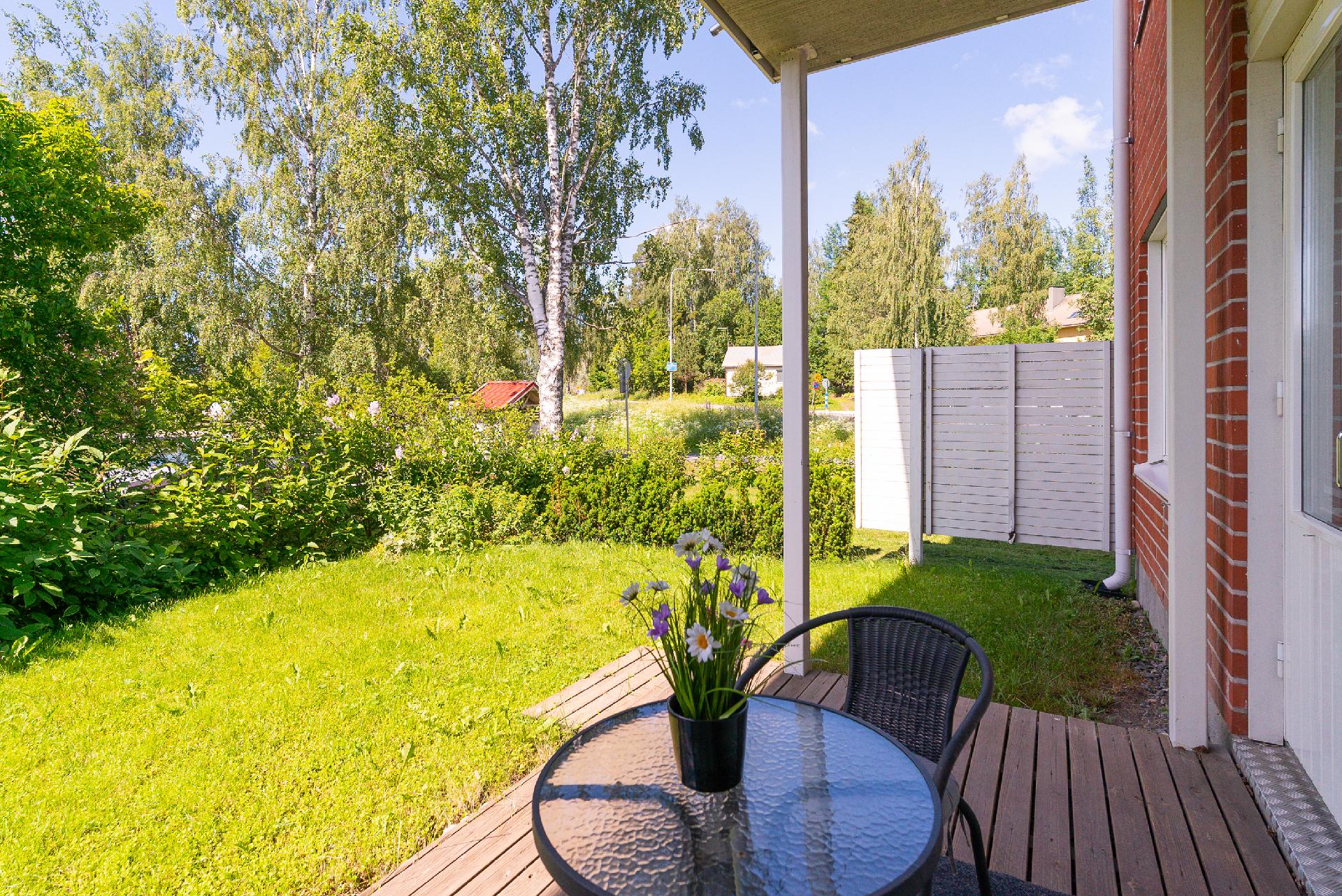 päätyasunto, pihaa