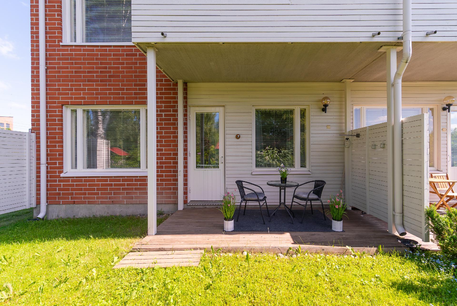 katoksen alla vaikka sateella