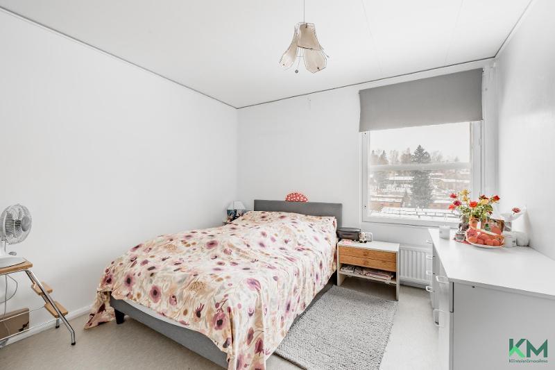 Keskikokoinen makuuhuone