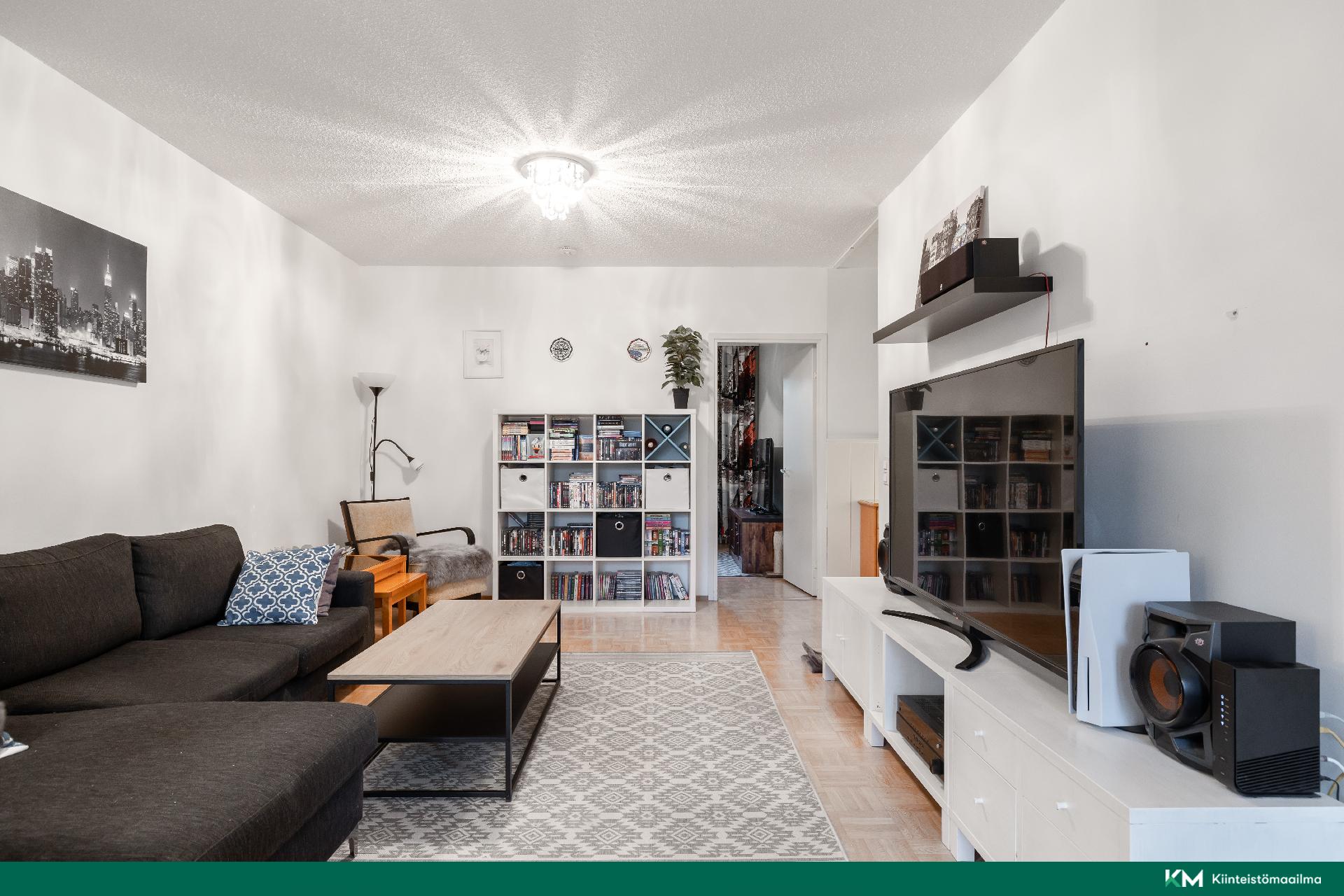 Olohuone on todella tilava