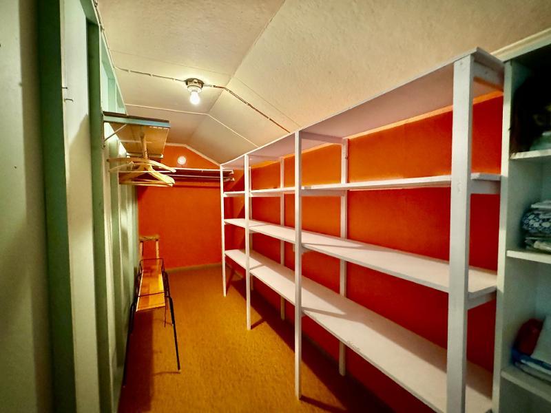 Iso vaatehuone vintissä