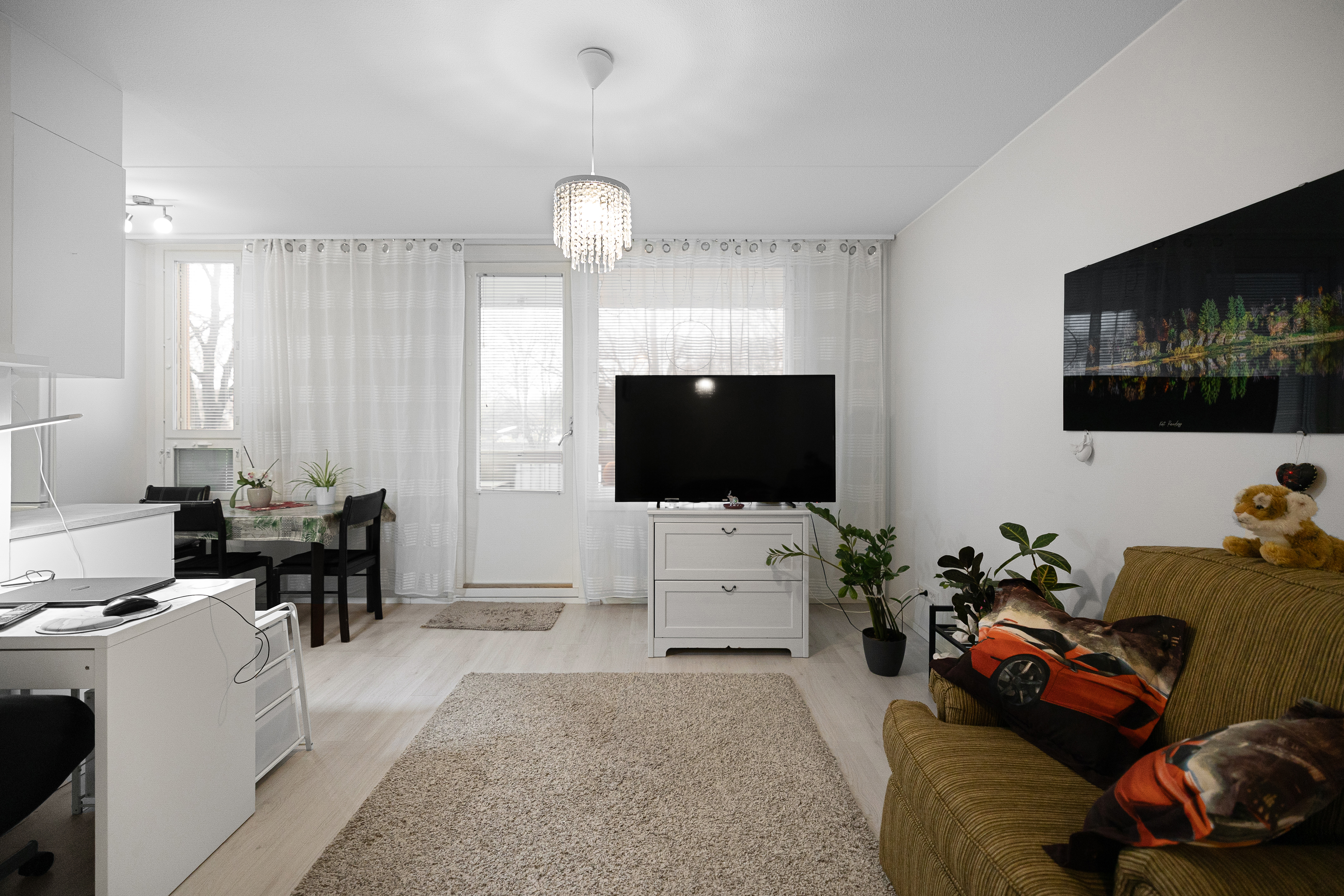 Olohuoneesta käynti parvekkeelle