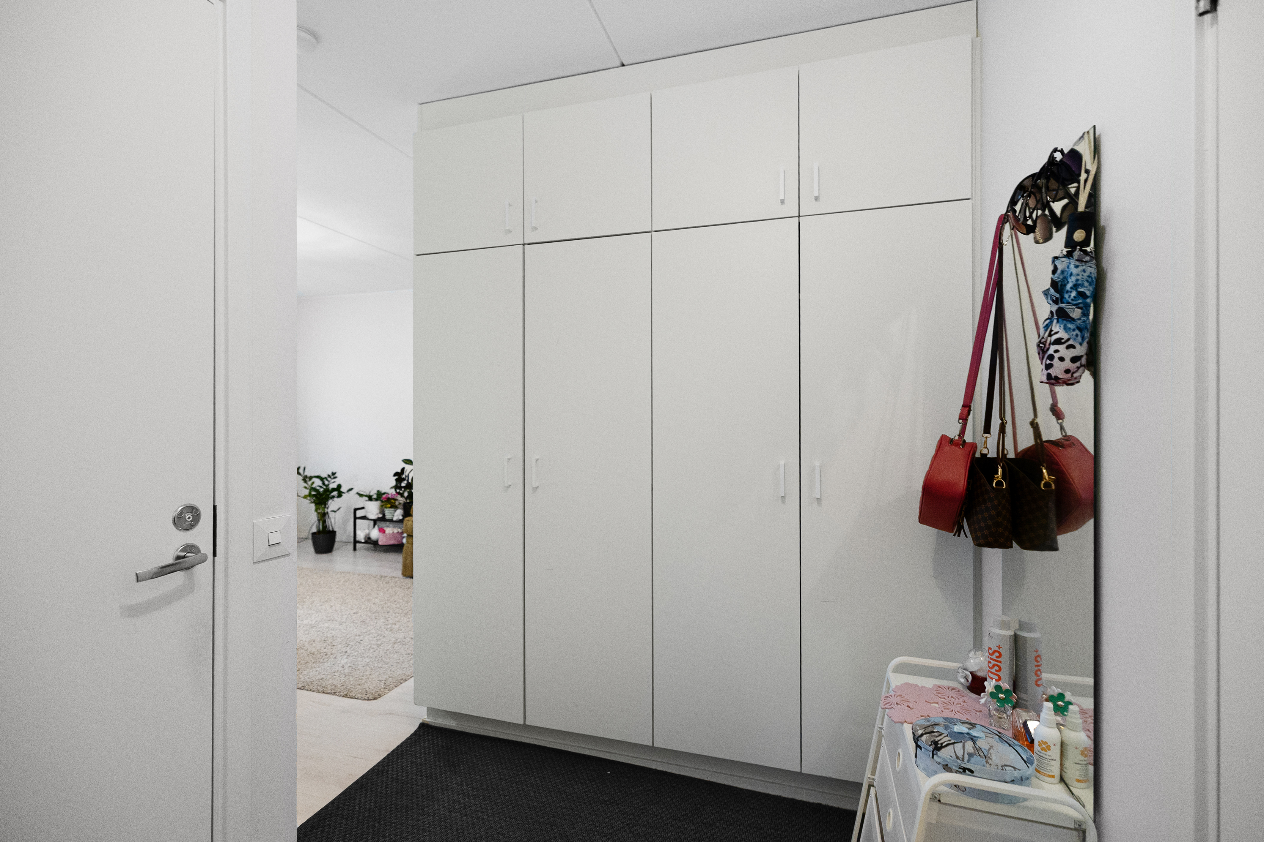 Eteisessä on hyvin säilytystilaa