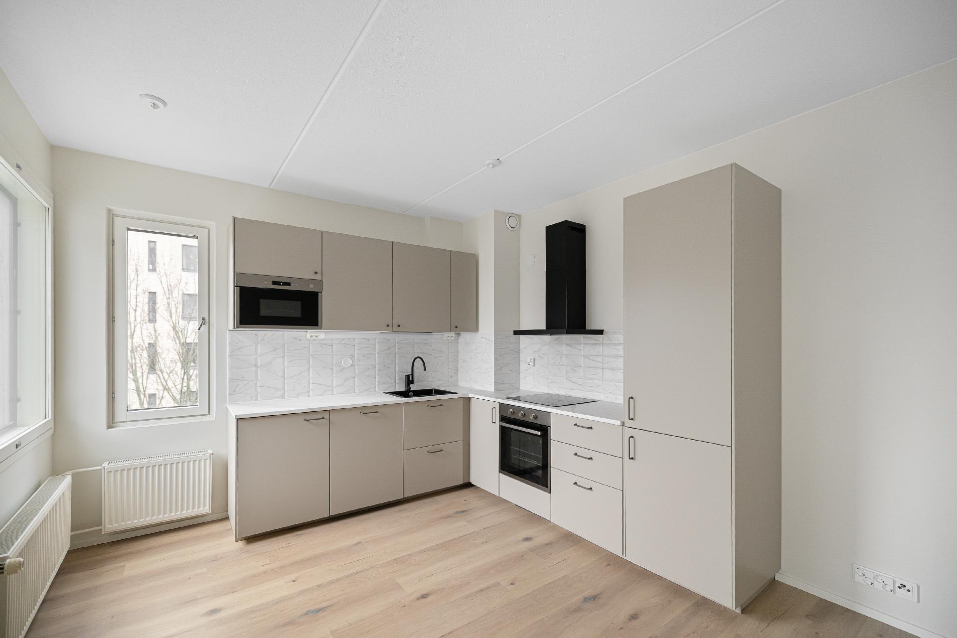 Keittiö koneineen uusittu