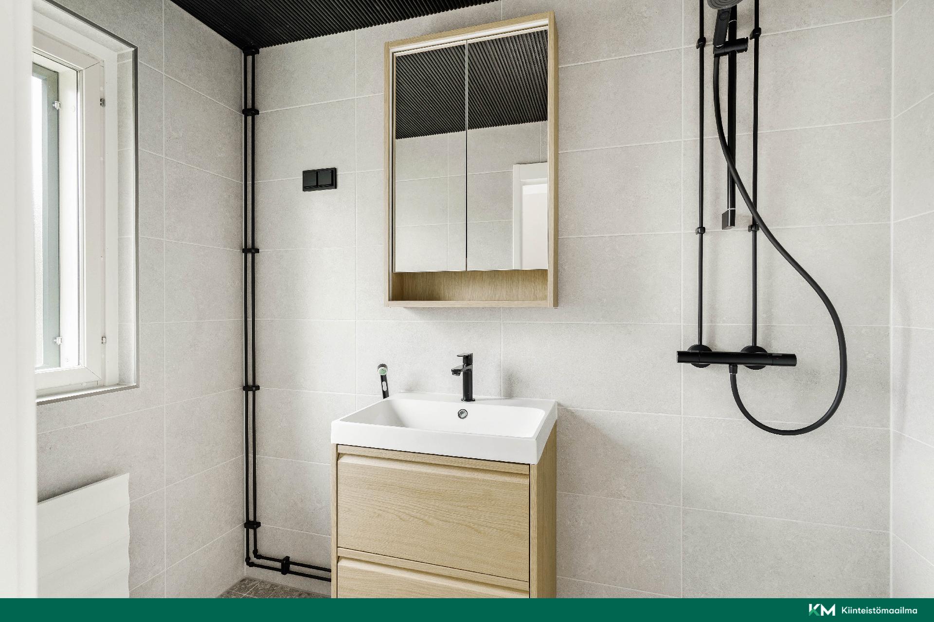 Remontoitu kylpyhuone