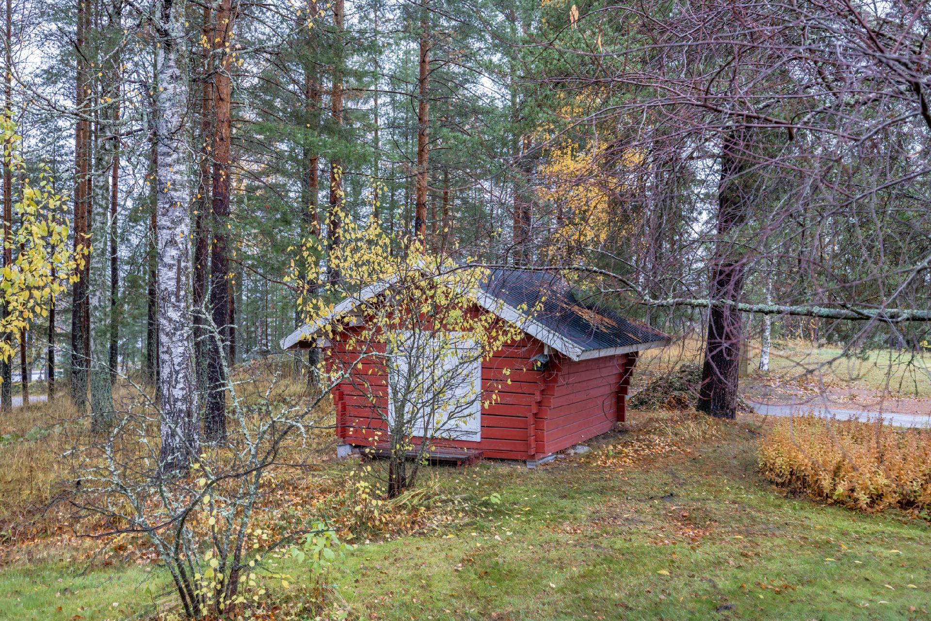 Huoneistolla on oma vaja polttopuille