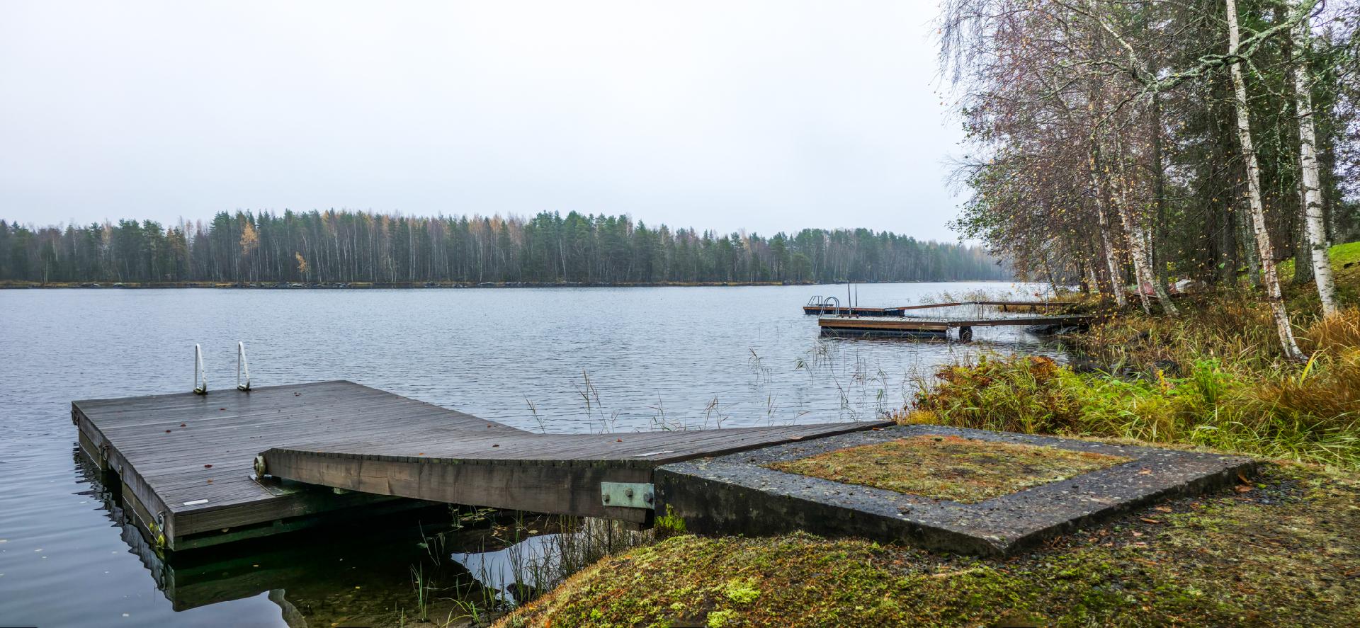 Taloyhtiöllä oma laituri Puulalle